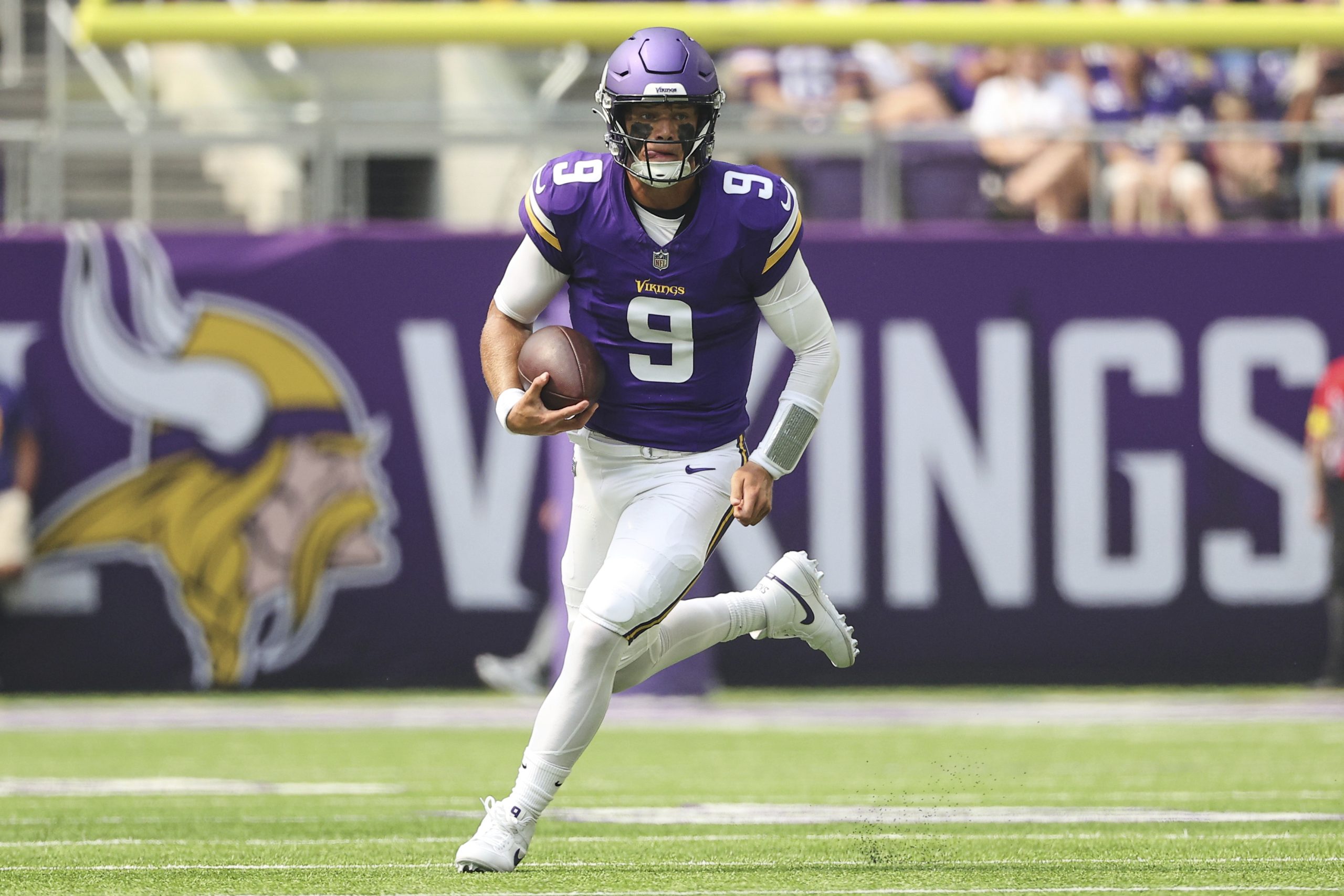J.J. McCarthy leads scoring drive in brief return for Vikings