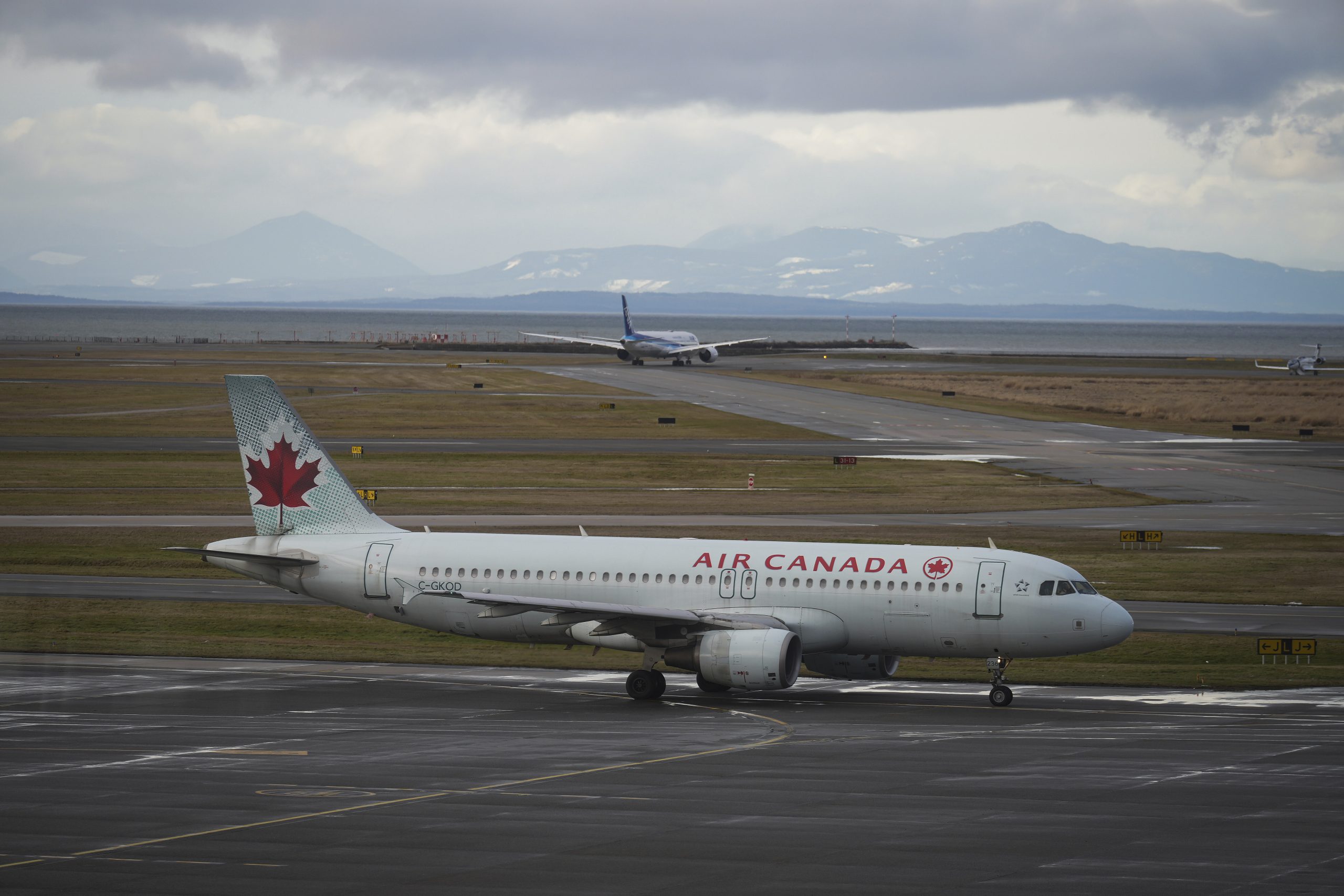 Air Canada to begin cancelling flights ahead of possible strike by flight attendants