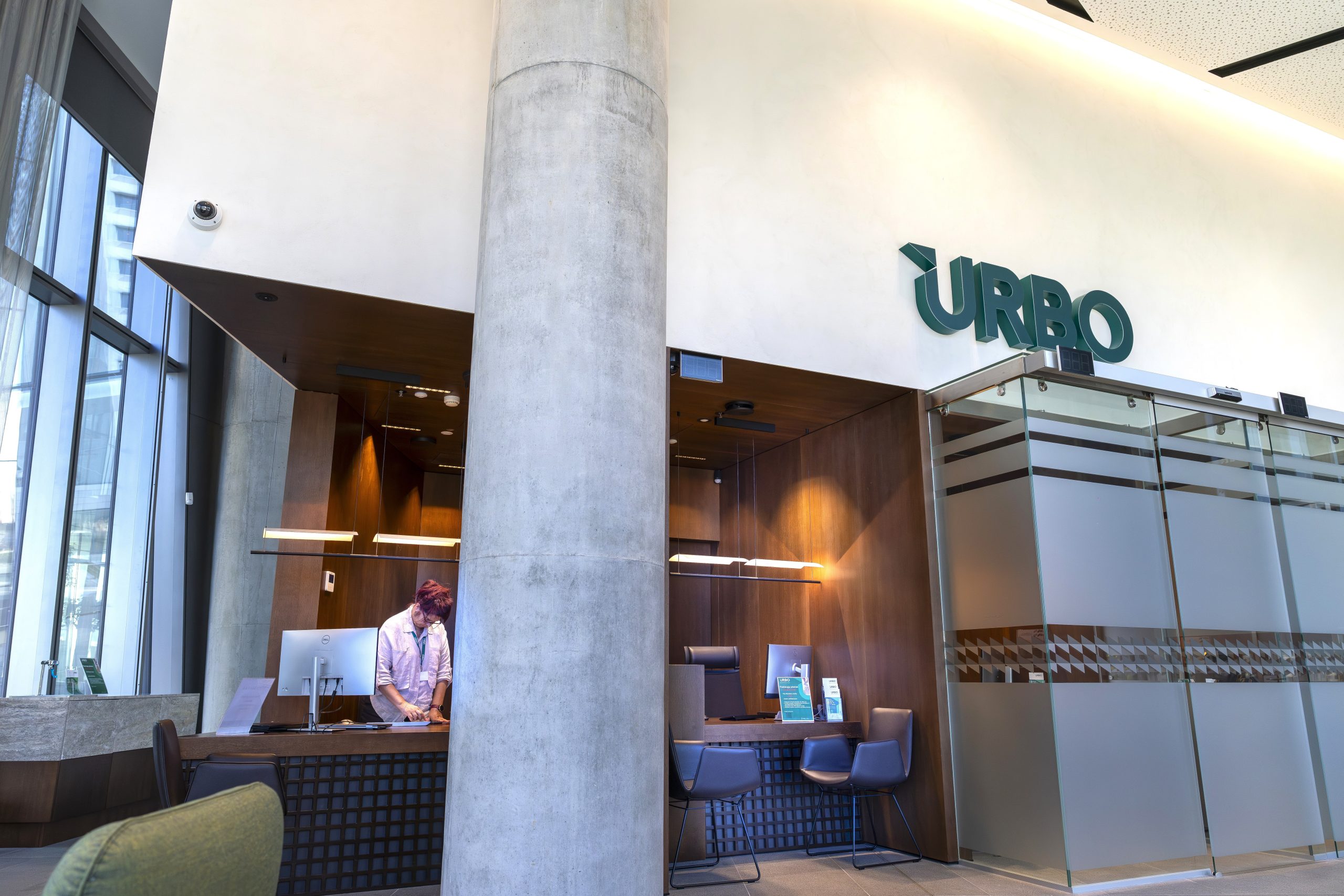 China targets 2 Lithuanian banks in response to new EU sanctions