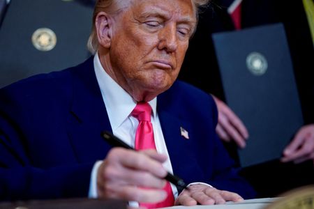 Trump’s debanking order could create headaches for banks, sources say