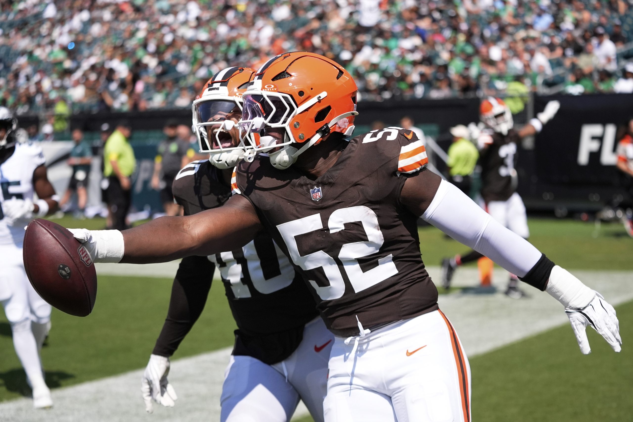K.J. Henry’s pick-6 leads Browns to win over Eagles in preseason game with Shedeur Sanders sidelined