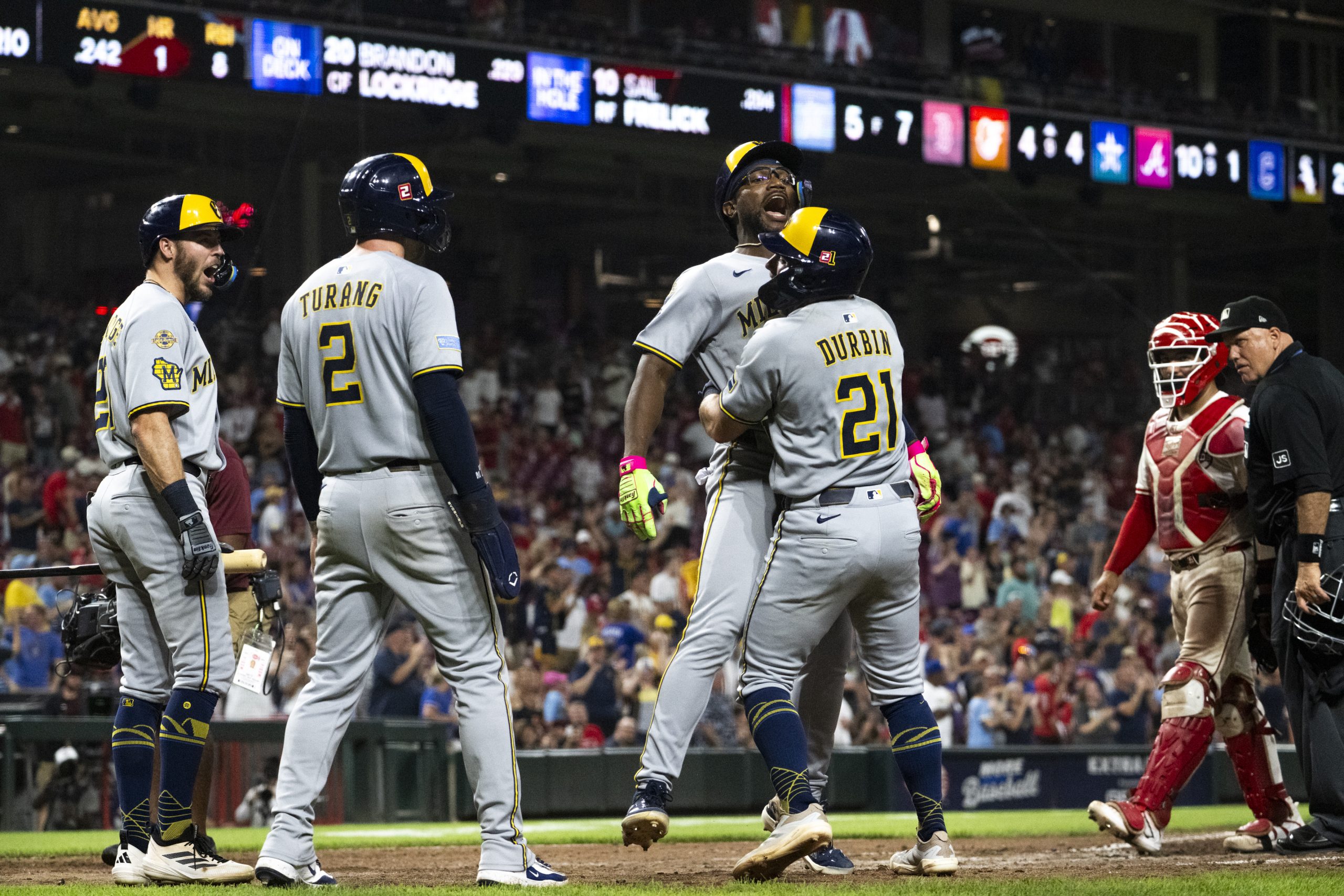 MLB-best Brewers rally again, set franchise single-season record for consecutive victories with 14