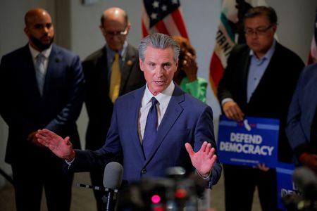 California Republicans sue to hold up Democratic redistricting plan