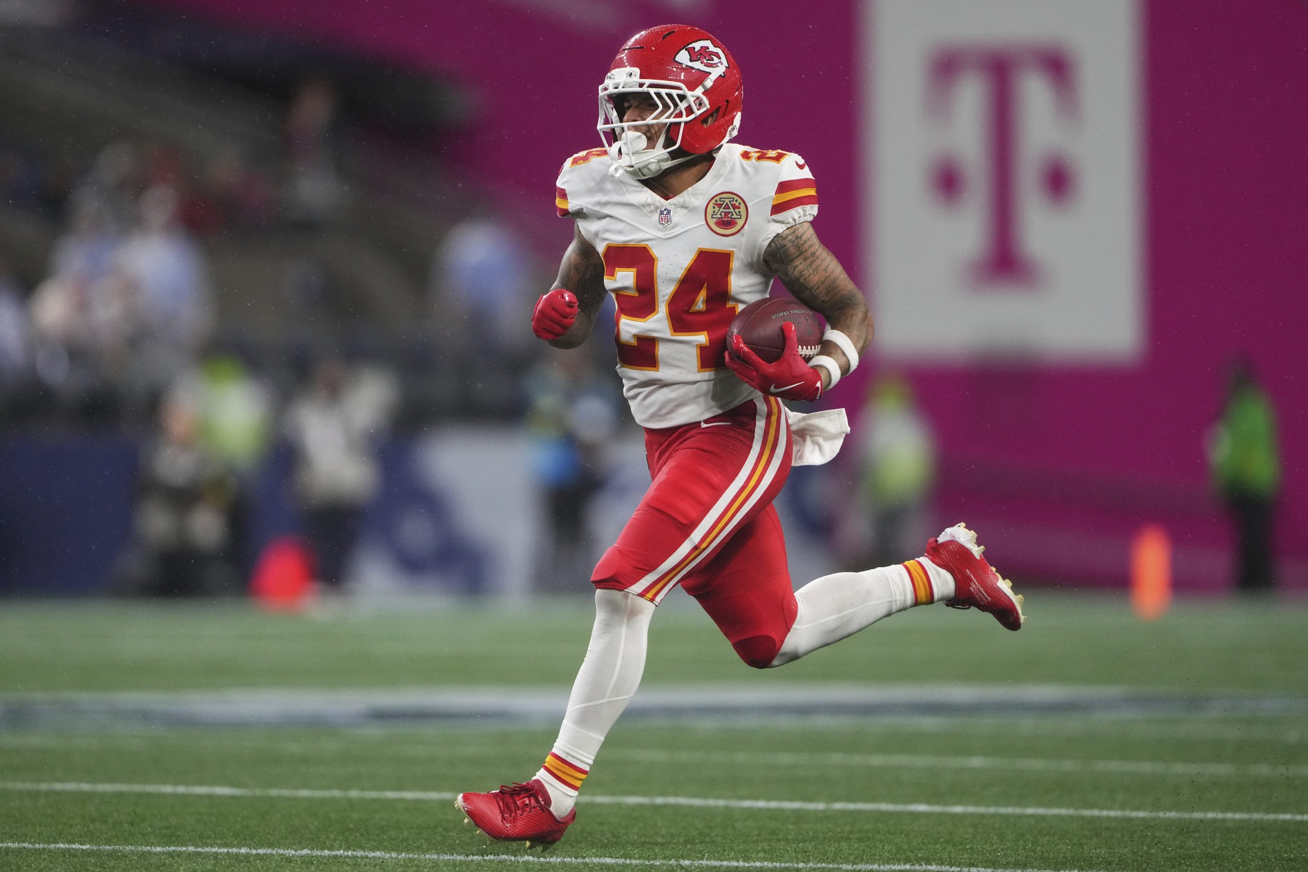49ers trade for Chiefs receiver Skyy Moore, AP source says