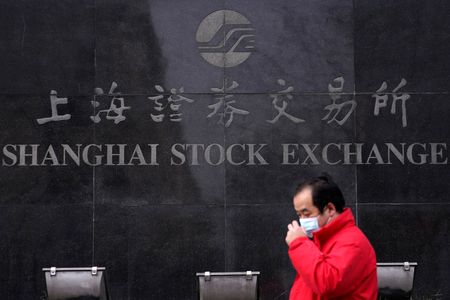 Shanghai stock benchmark closes at decade high as fintech, stablecoin shares surge