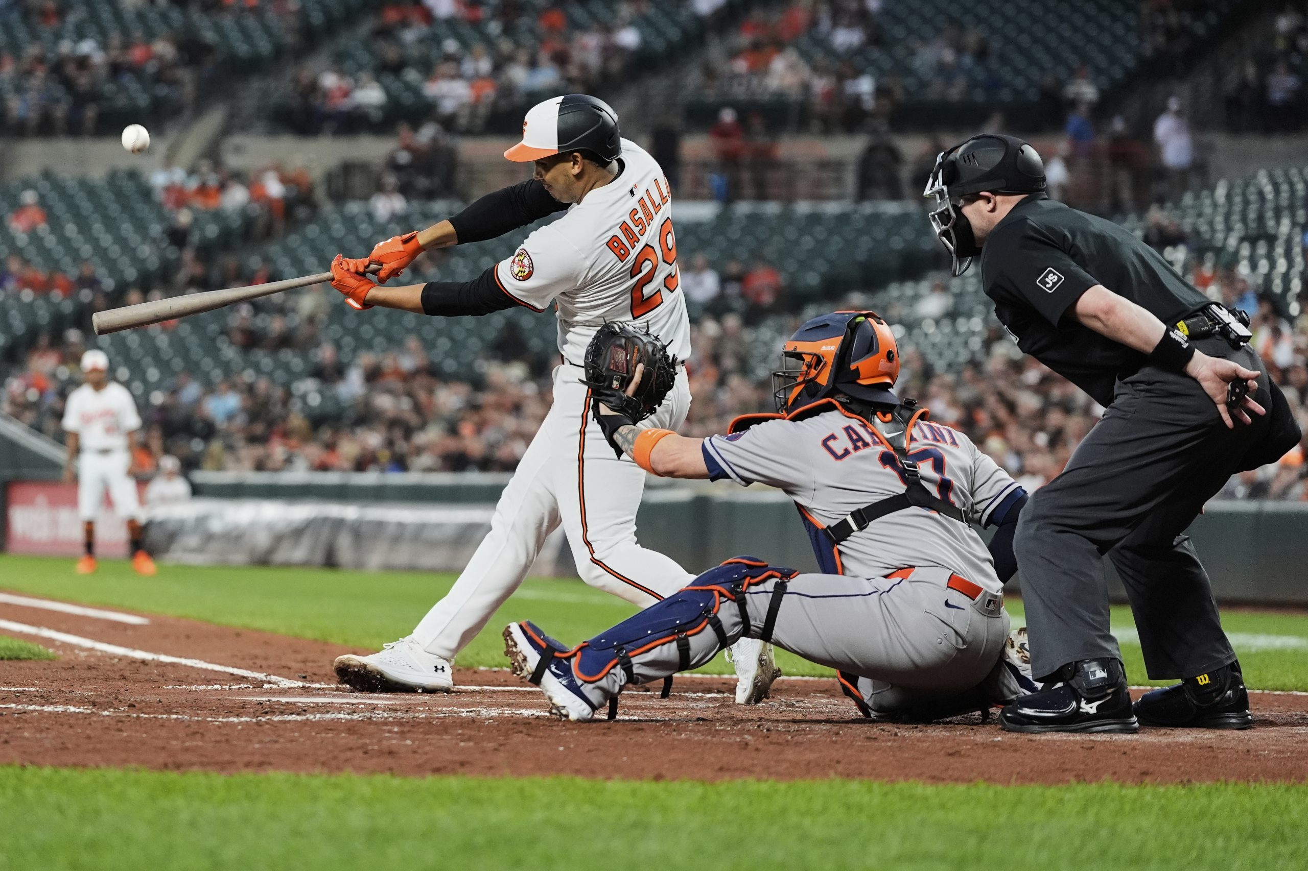 Orioles sign 21-year-old C Samuel Basallo to $67M, 8-year deal, person familiar with agreement says