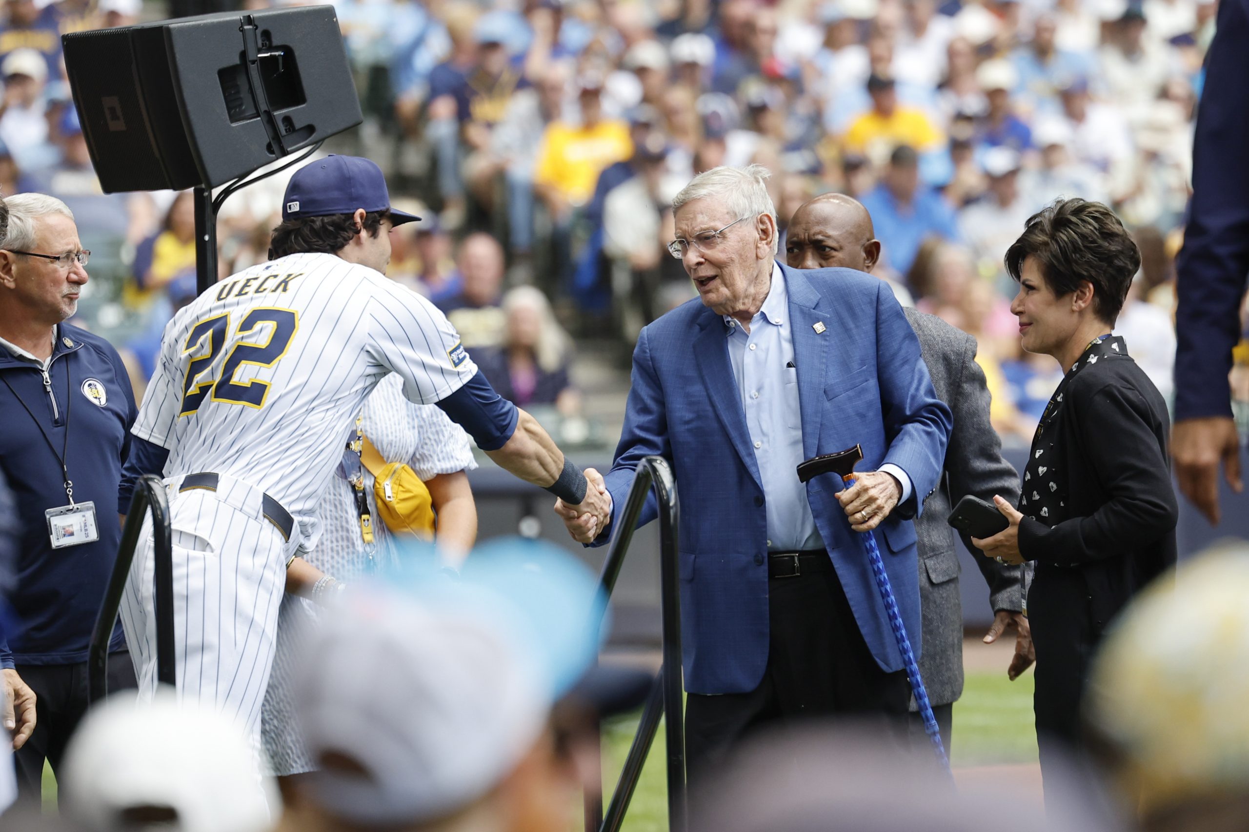 Brewers pay tribute to longtime broadcaster Bob Uecker in star-studded pregame ceremony