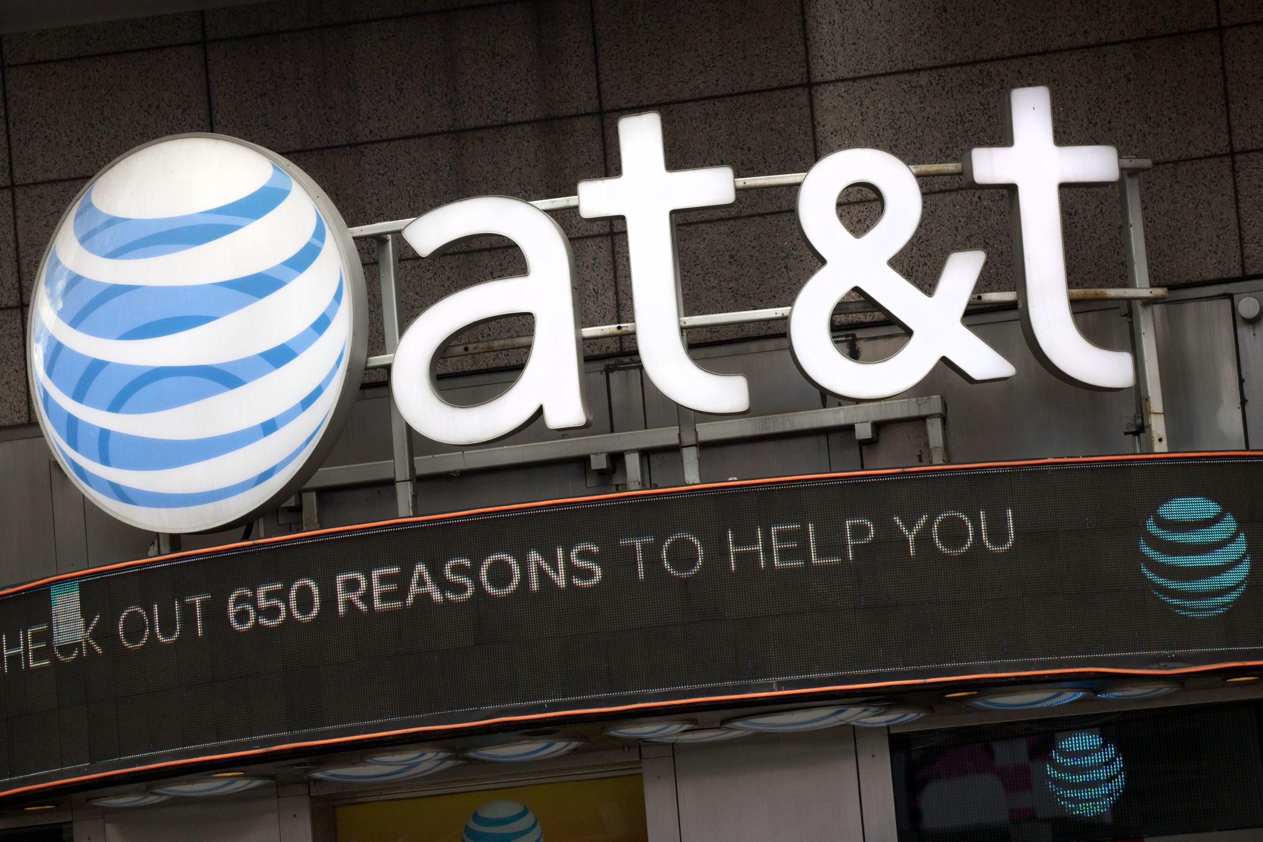 AT&T snatches up wireless spectrum licenses from EchoStar for $23 billion