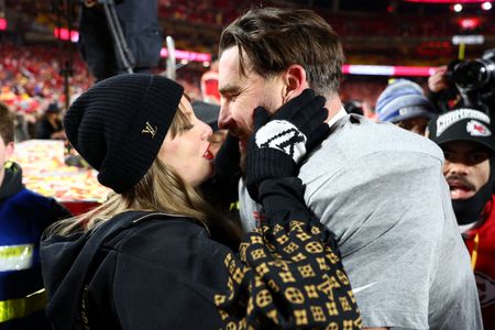 Taylor Swift and Travis Kelce announce engagement