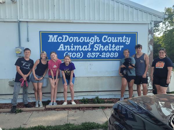 A week off of practice couldn’t keep our swimmers away from the water! A couple of new, returning, and alumni members of…