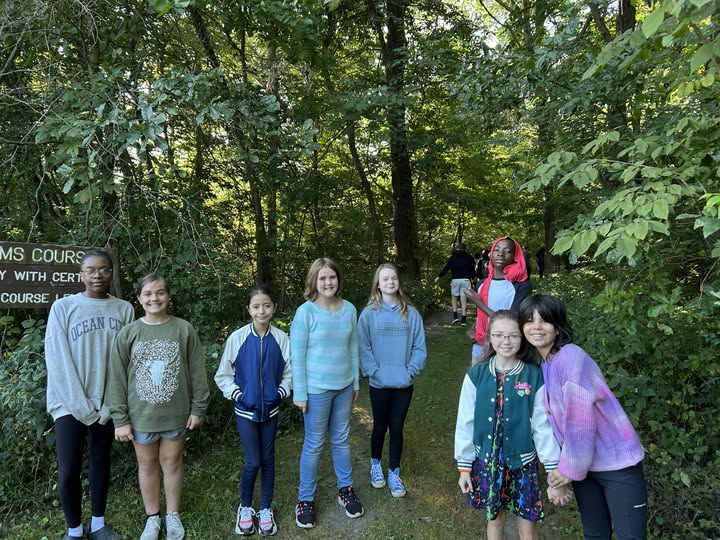 6th grade students from Macomb Middle School had the opportunity to travel to WIU’s Horn Field for some Team Building ex…