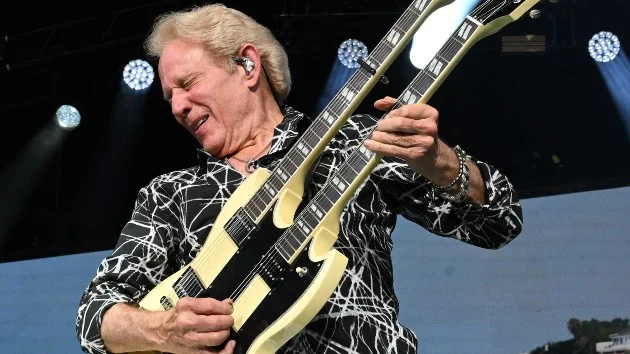 Ex-Eagles guitarist Don Felder offering private guitar lesson for charity sweepstakes
