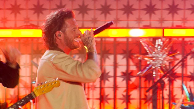 Tyler Hubbard ‘Park[s]’ at #1