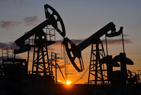 Oil rises as Russia-Ukraine tensions stoke supply concerns