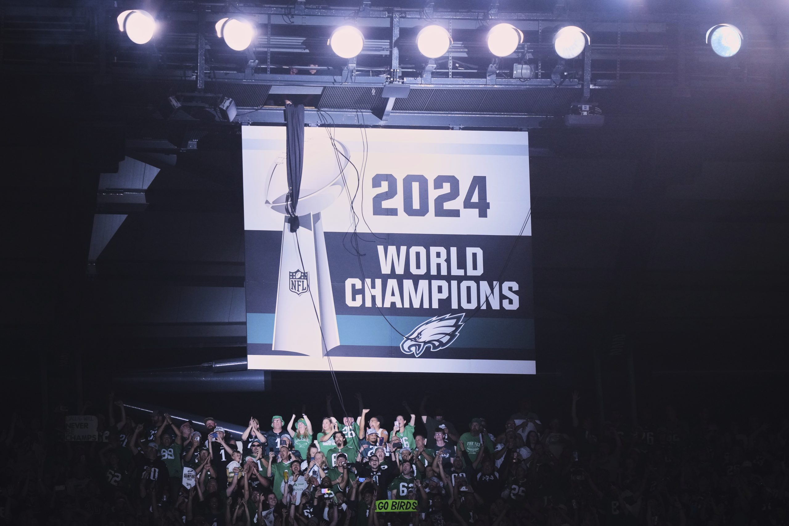 Eagles unveil 2024 Super Bowl banner amid fireworks before NFL opener against Dallas