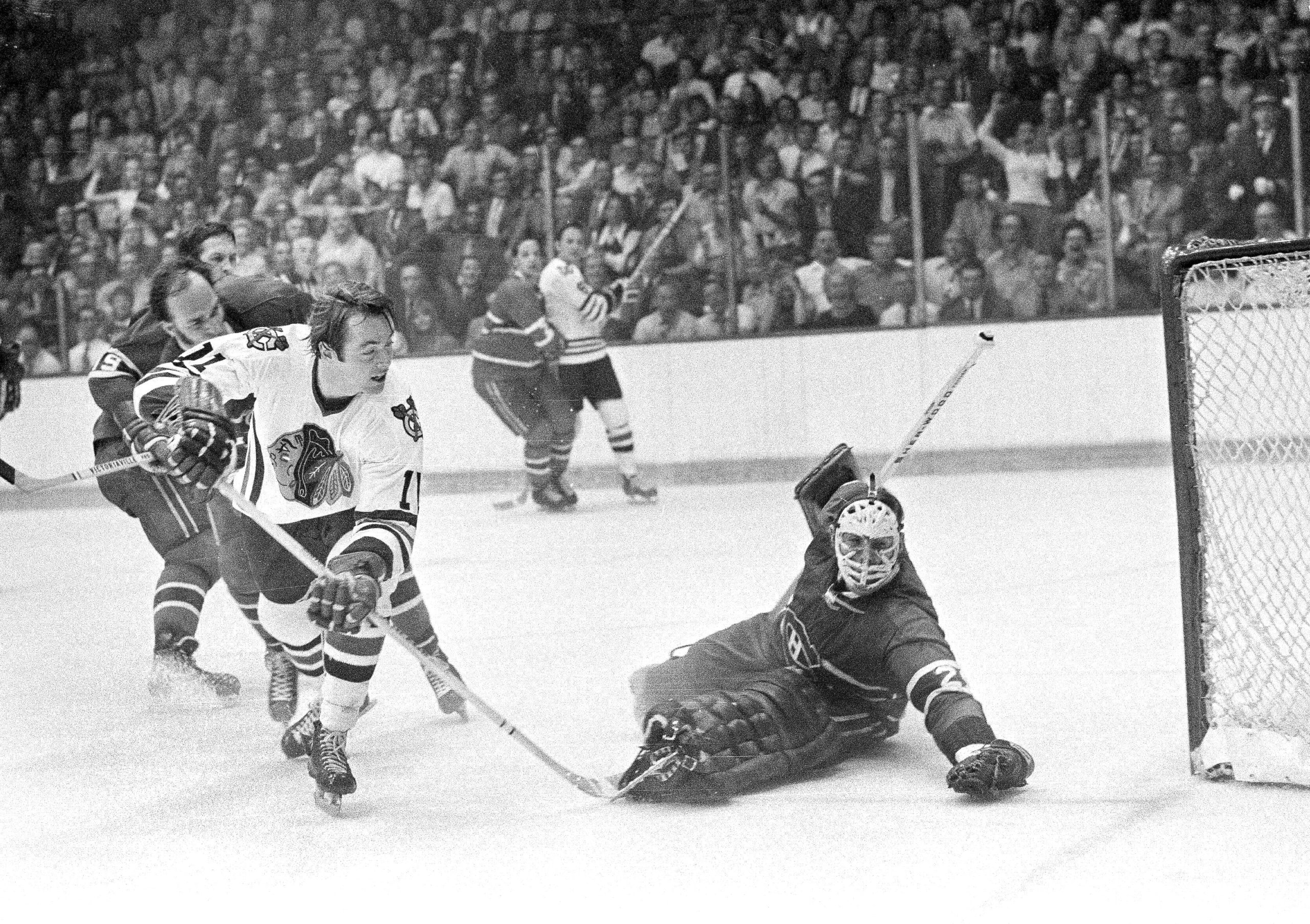 Hall of Fame Canadiens goaltender Ken Dryden dies of cancer at age 78
