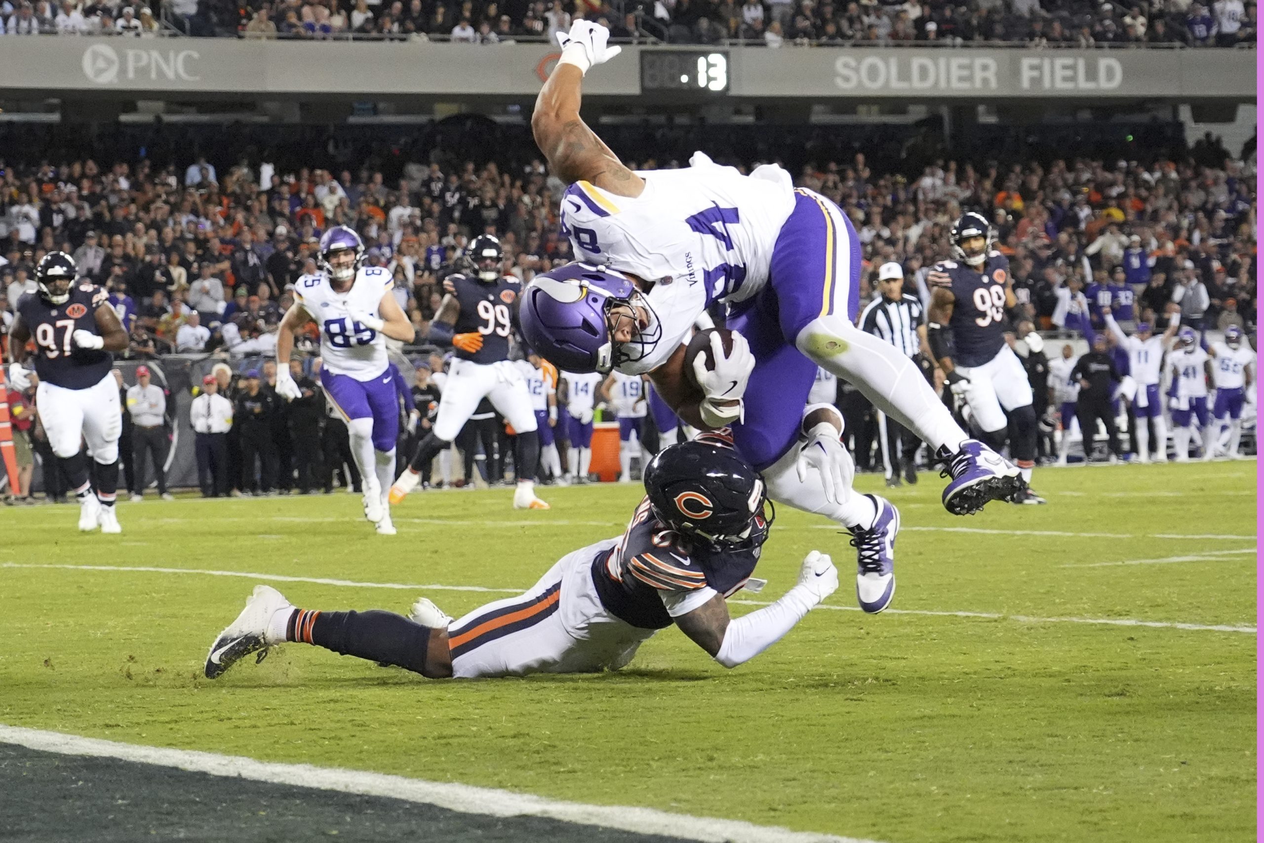 J.J. McCarthy rallies Vikings in 4th quarter of his debut for 27-24 win over Bears