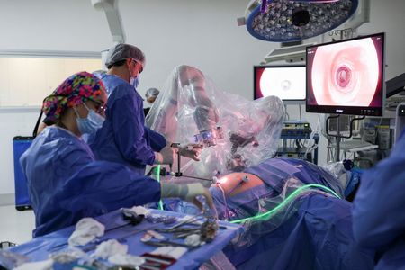AI-guided cameras make solo surgery possible in step towards surgical automation