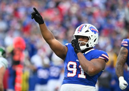 Bills DT Ed Oliver wears walking boot, does not practice