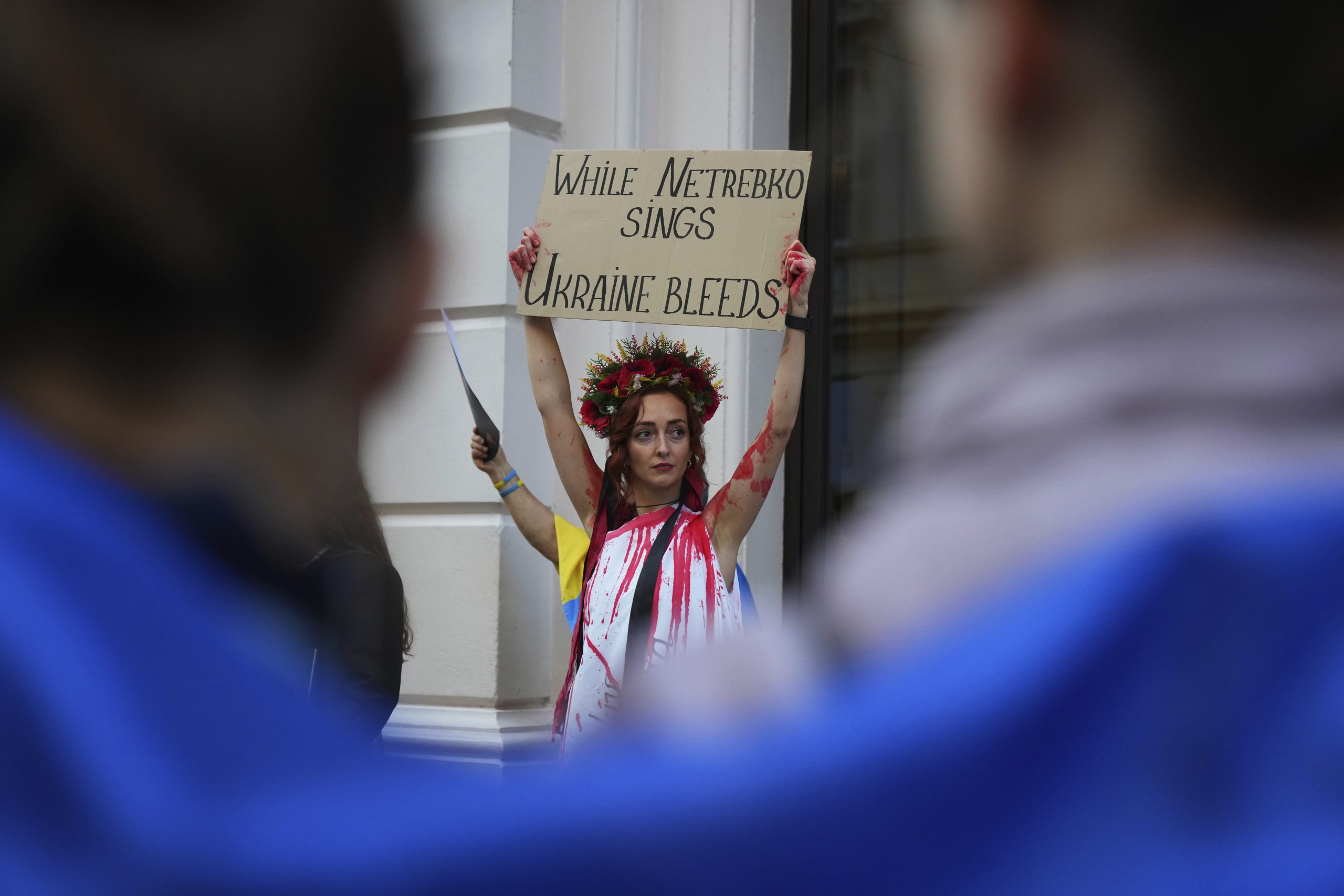 Royal Opera appearance by Russian soprano Anna Netrebko draws pro-Ukraine protest