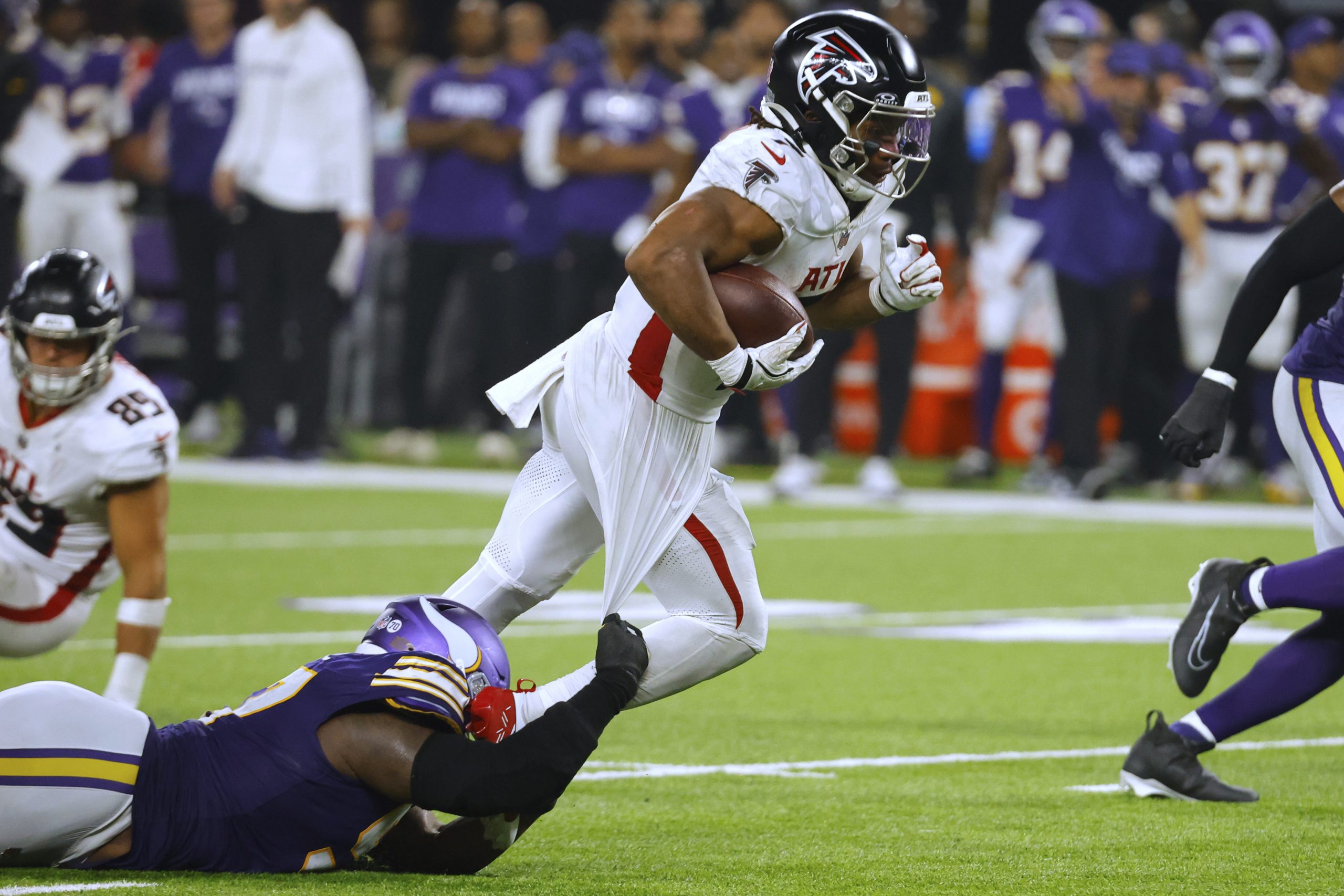 Falcons trample J.J. McCarthy and Vikings 22-6 behind Bijan Robinson’s running, dominant defense