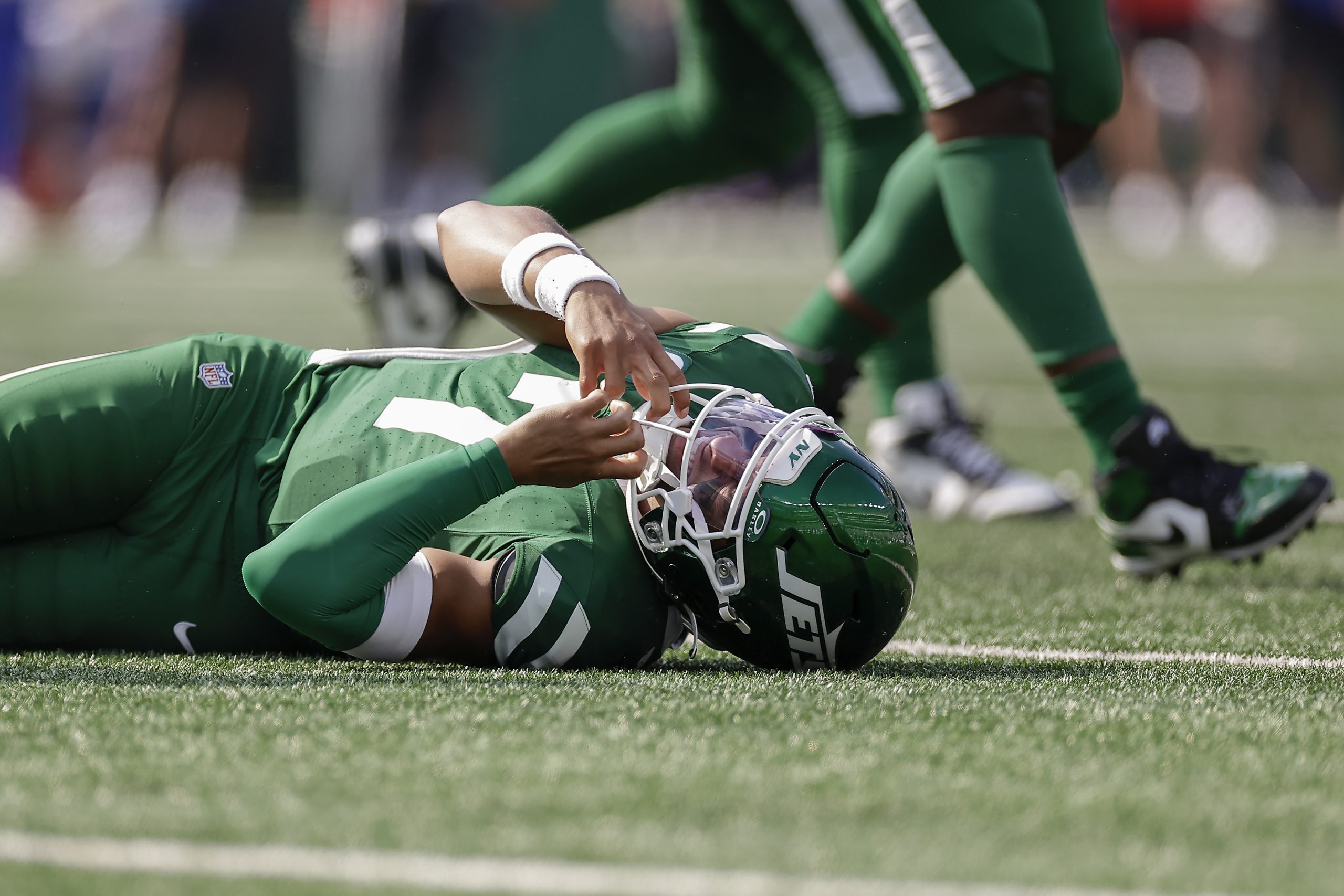 Jets’ Justin Fields in concussion protocol, Tyrod Taylor could start vs. Buccaneers