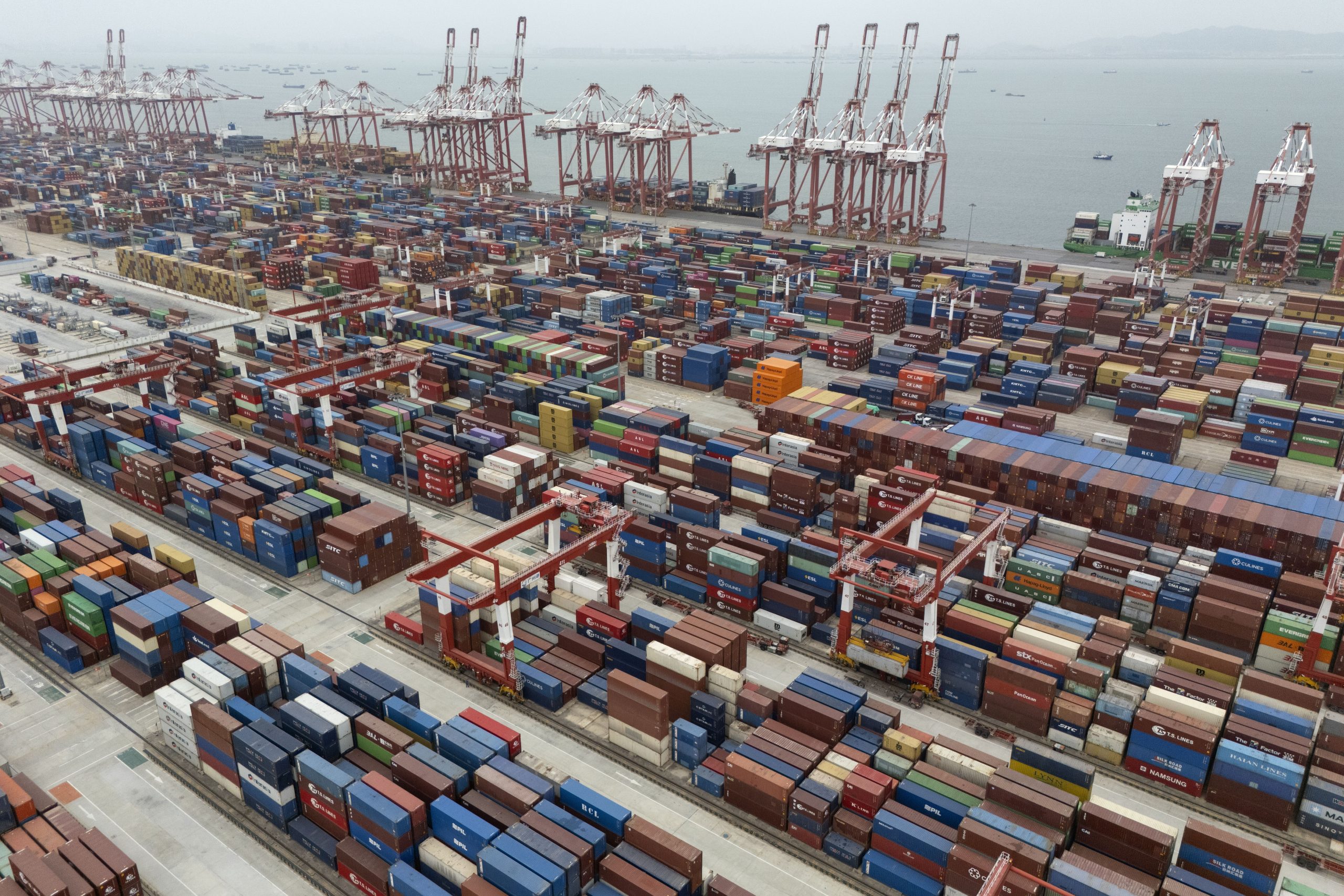 Shipping companies support a first-ever global fee on greenhouse gases, opposed by Trump officials