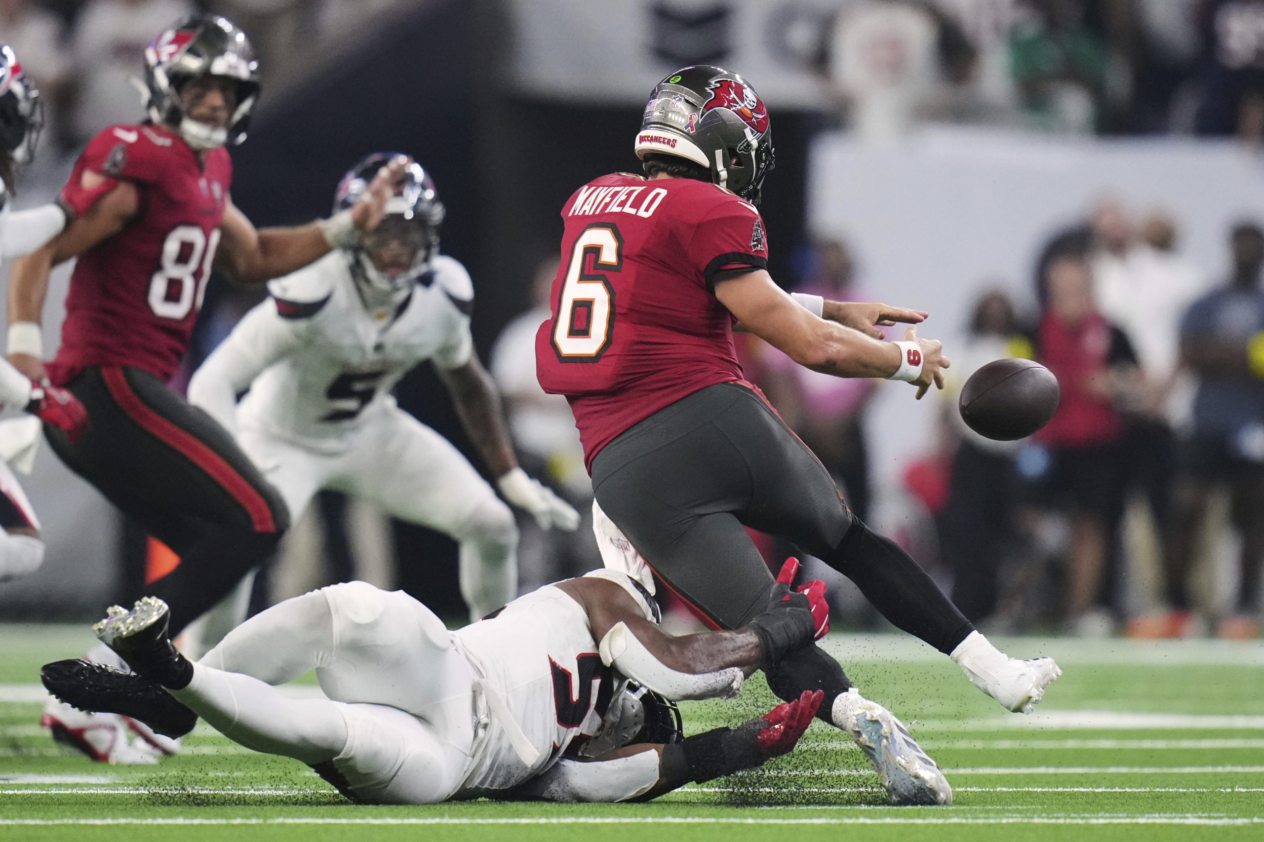 Baker Mayfield and Rachaad White rally Bucs to 20-19 win over Texans