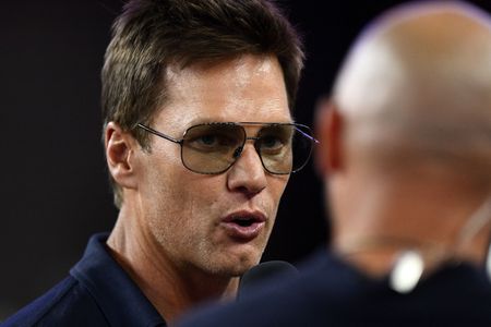 From Raiders’ coaching booth, Tom Brady draws fans’ ire