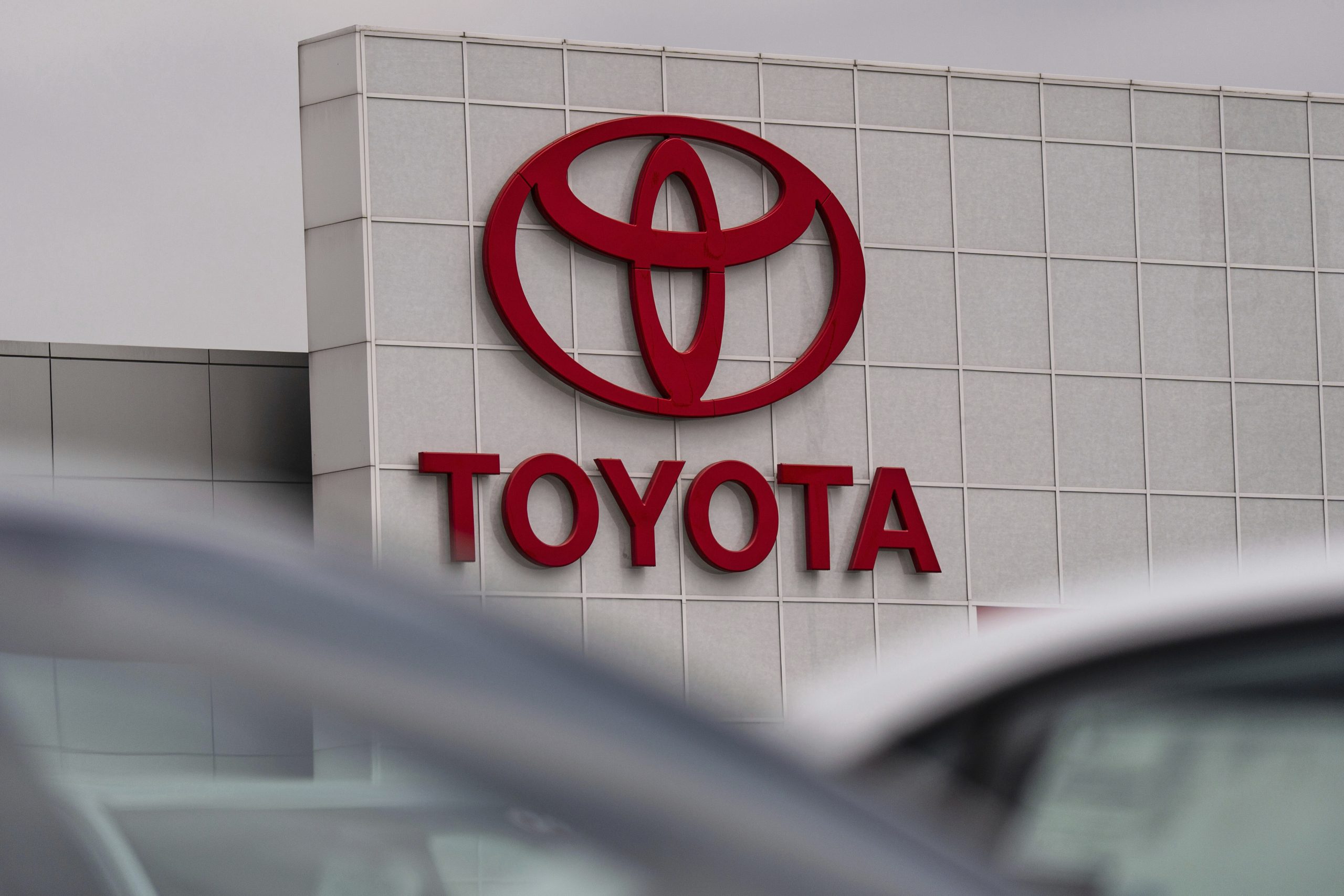 Toyota and Hyundai recall more than 1.1 million vehicles for seat belt, panel display problems