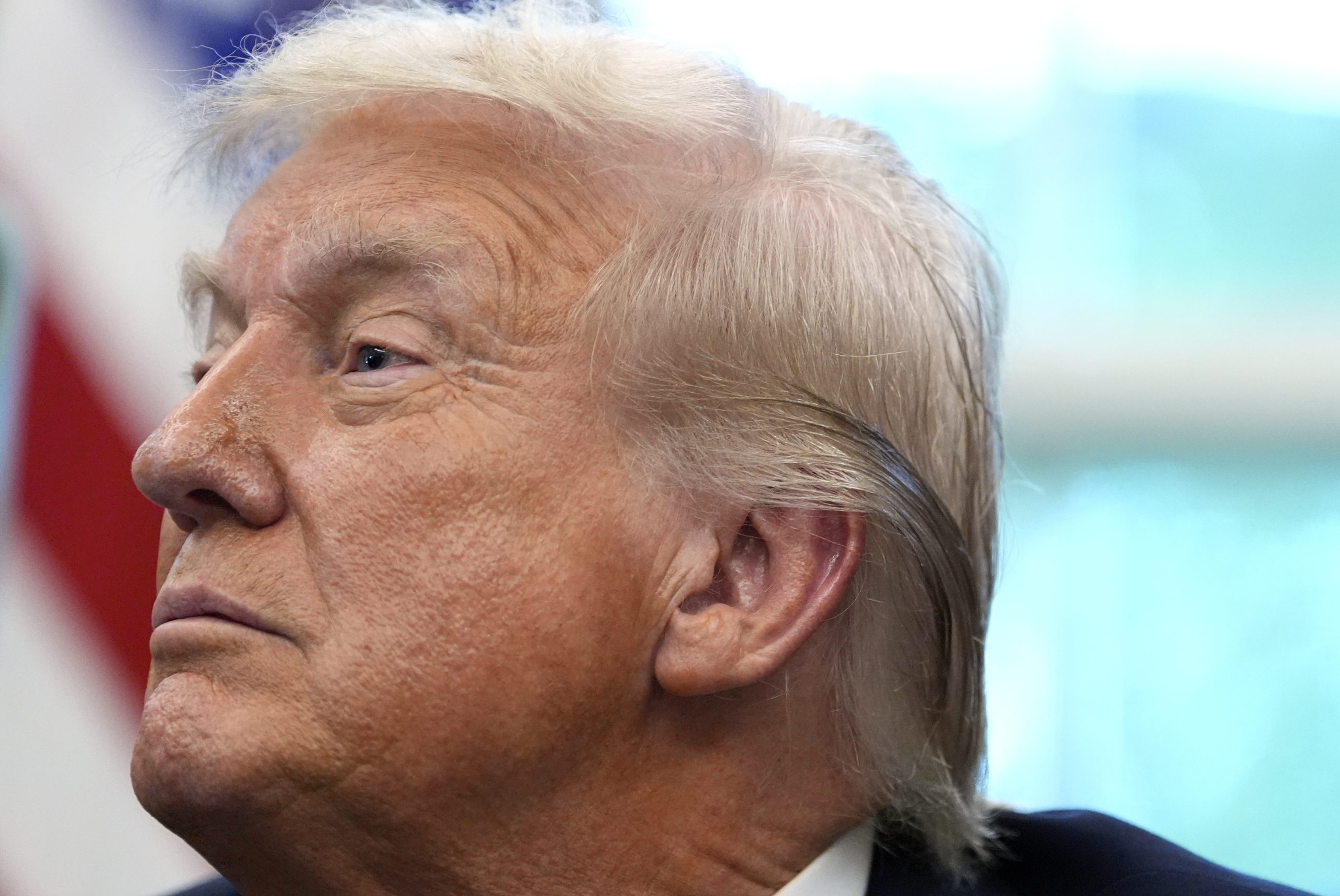 Trump asks the Supreme Court for an emergency order to remove Lisa Cook from the Fed board