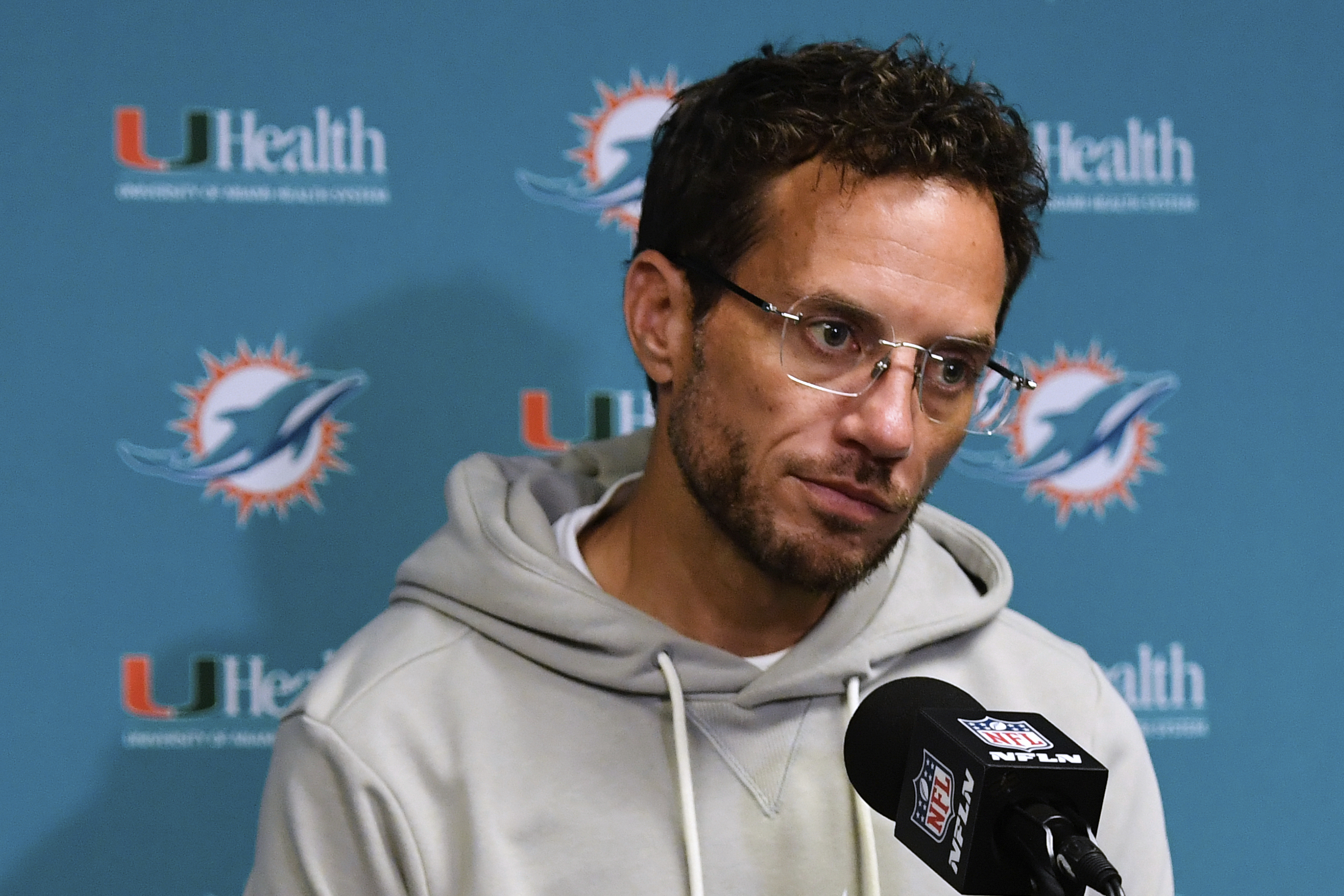 No moral victories in losing, says coach McDaniel after Dolphins drop to 0-3 in 31-21 loss to Bills