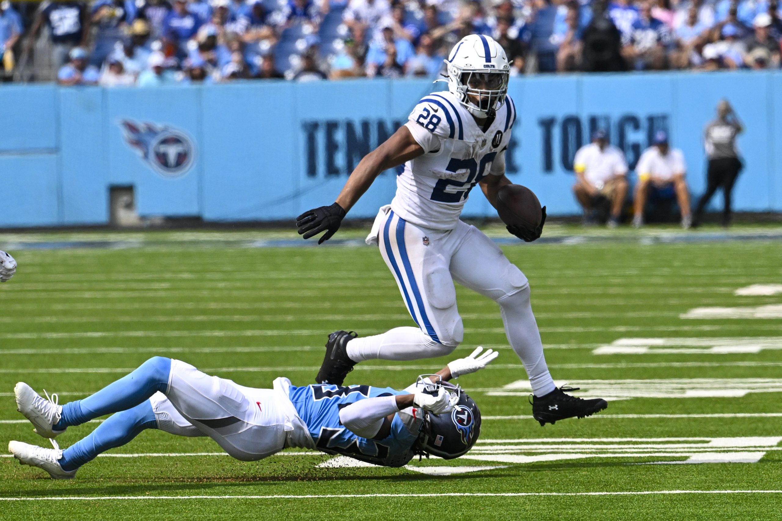 Jonathan Taylor’s 3 TDs keeps Colts undefeated with 41-20 thumping of winless Titans