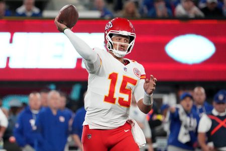 Patrick Mahomes leads Chiefs to season’s 1st win vs. Giants