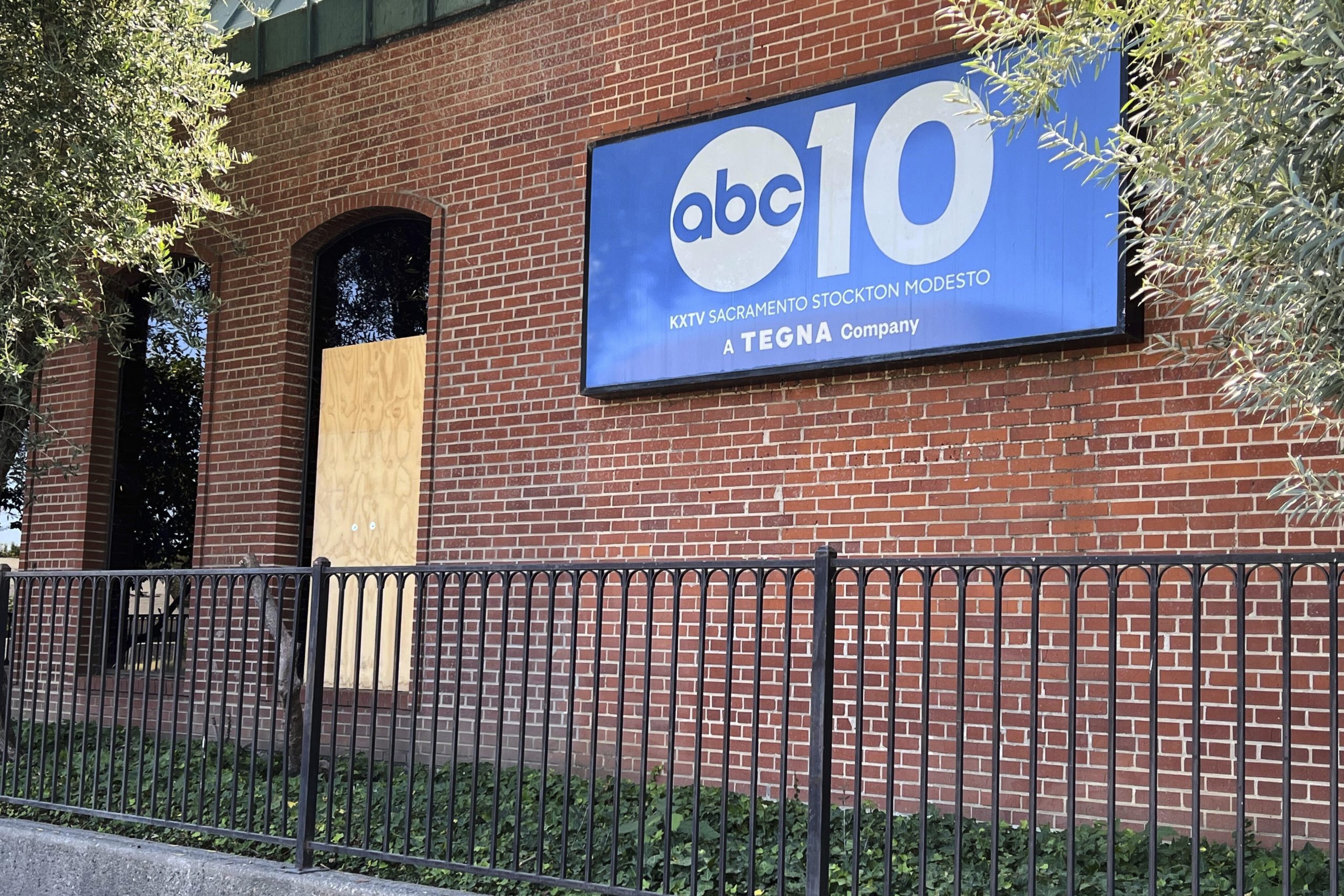 Man who fired a gun into ABC affiliate office had note to ‘do the next scary thing,’ prosecutors say