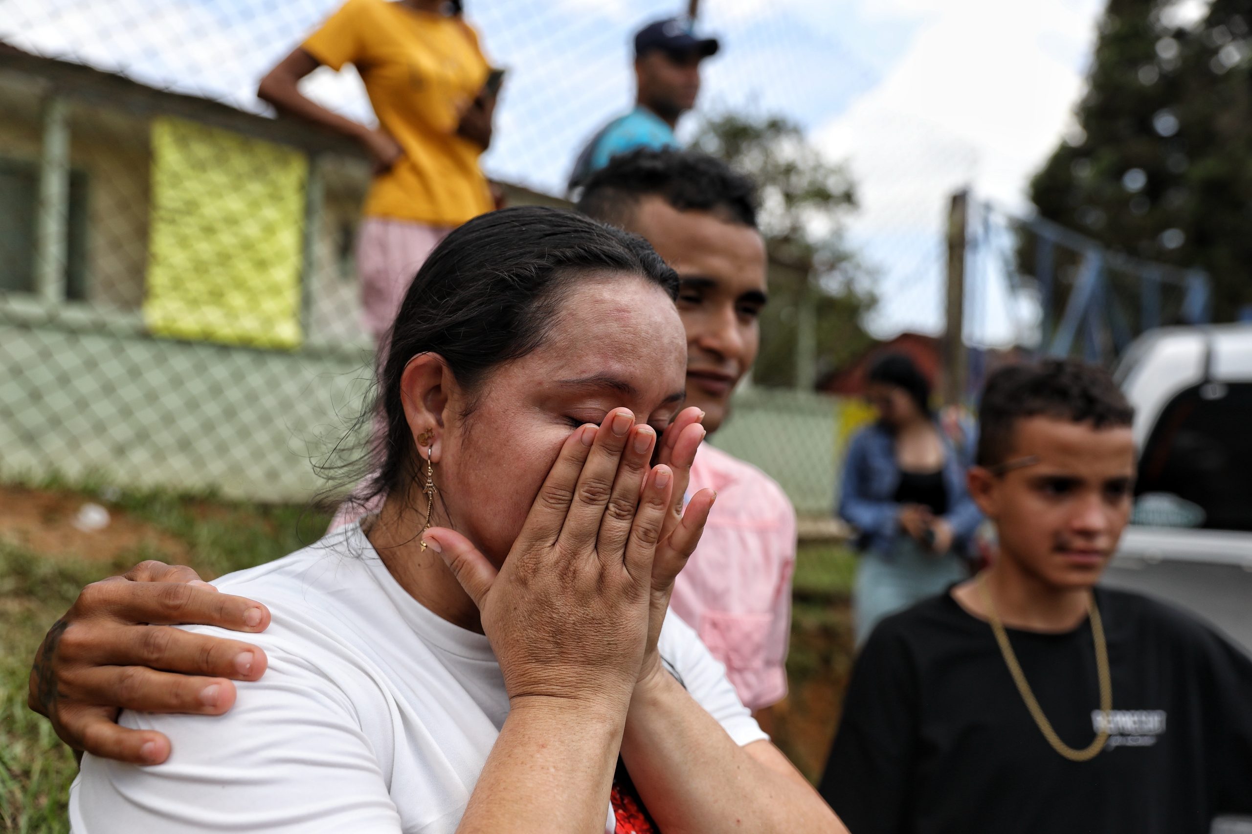 23 miners rescued after 43 hours trapped in Colombian gold mine
