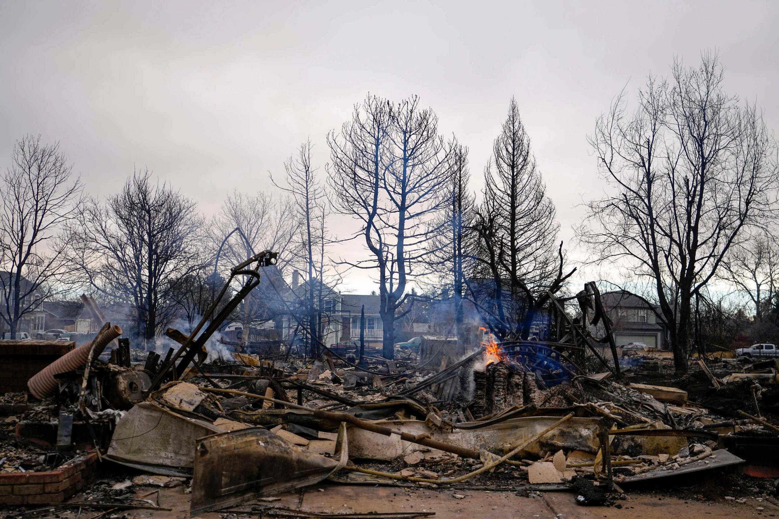 Xcel Energy will pay $640M to settle claims from Denver-area wildfire that burned 1,000 structures