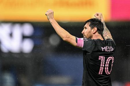 Lionel Messi’s two goals lead Miami to playoff-clinching win