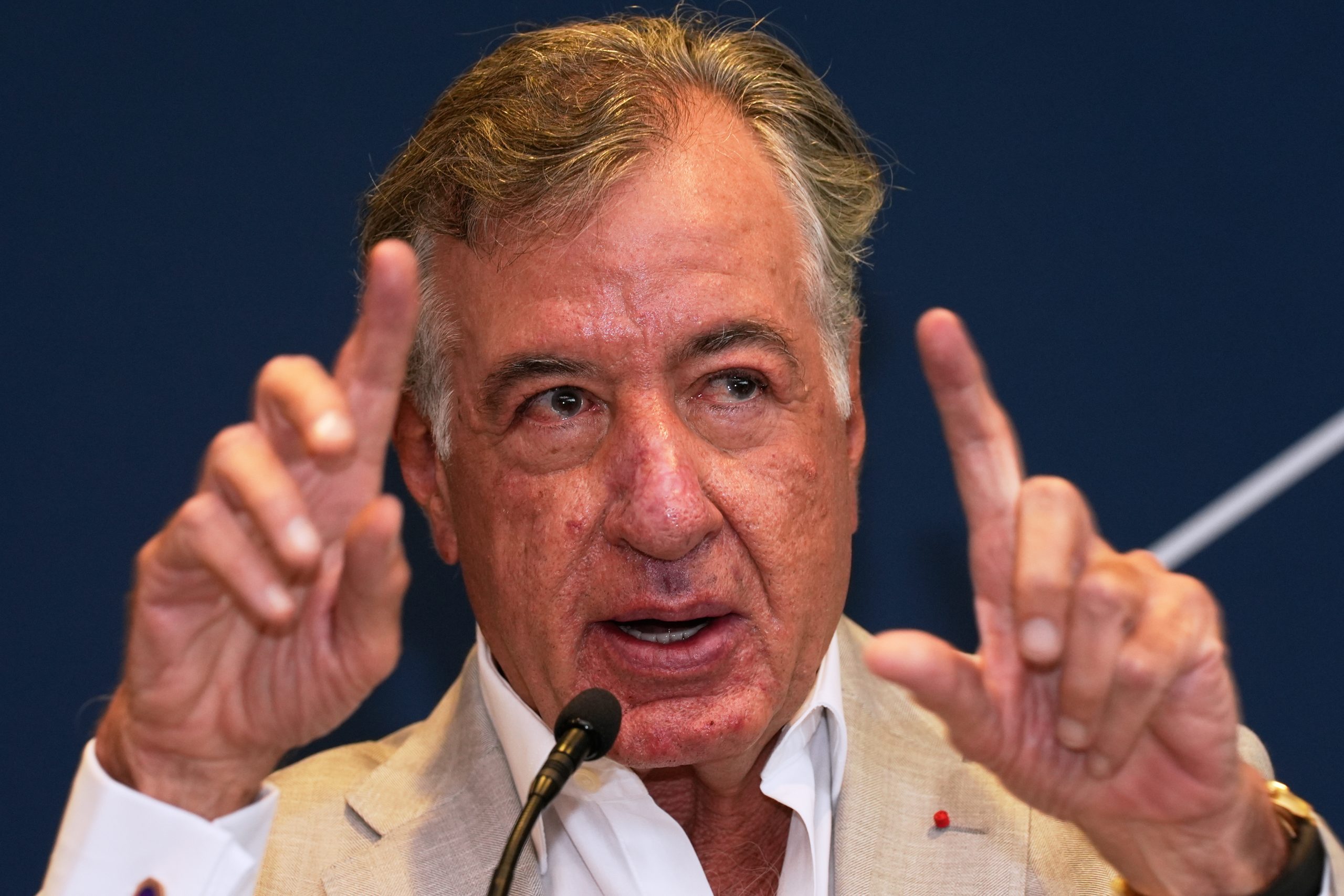 Billionaire says $2.3 billion Banamex stake signals confidence in Mexico’s economy