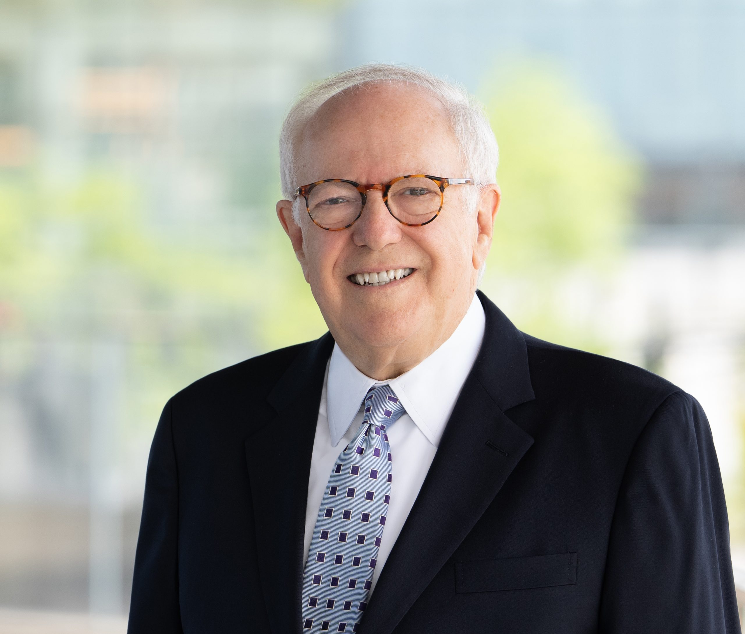 Powerhouse attorney Robert B. Barnett, known for representing the Obamas and Clintons, dies