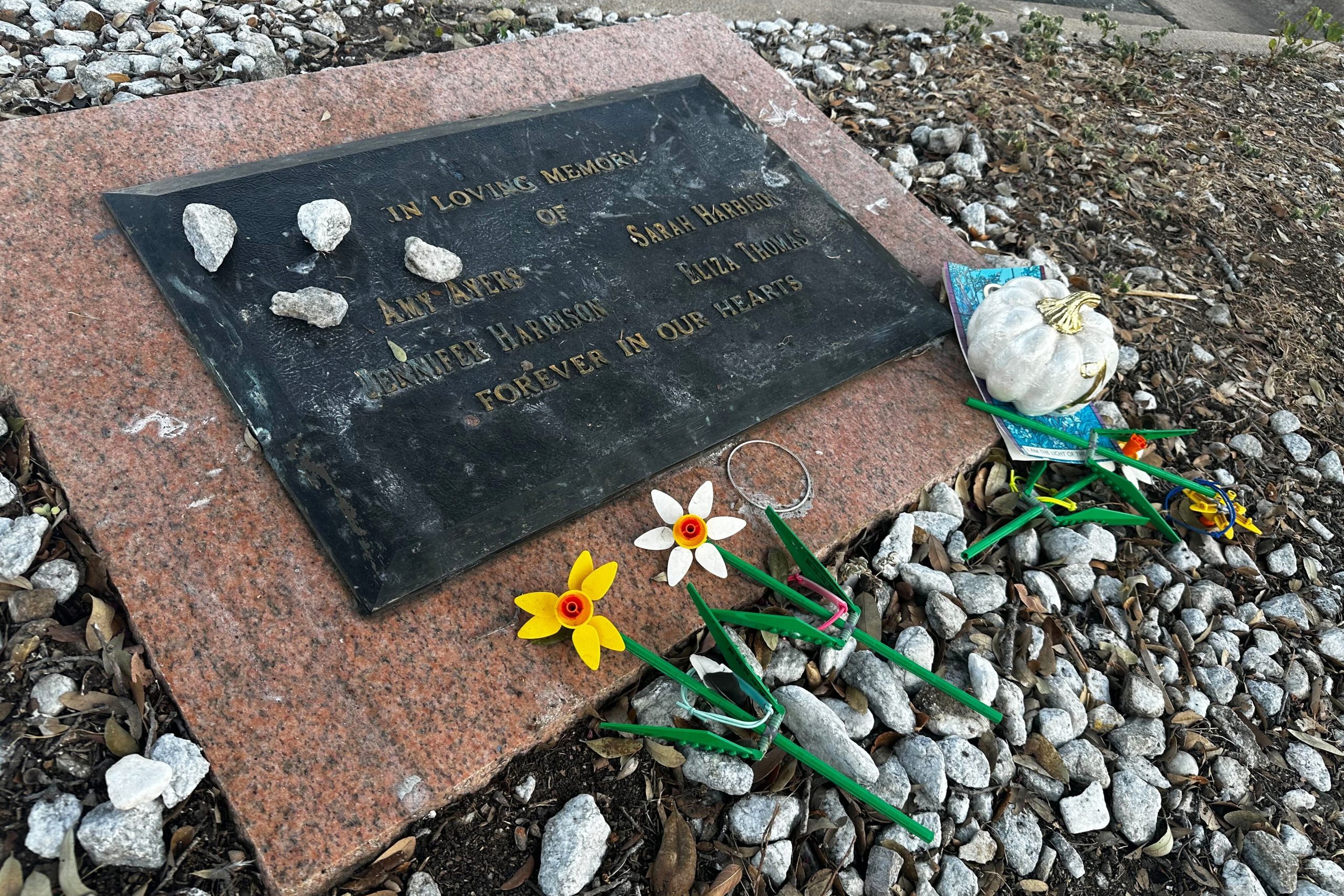 DNA evidence links a dead man to the 1991 killings of 4 girls at Texas yogurt shop