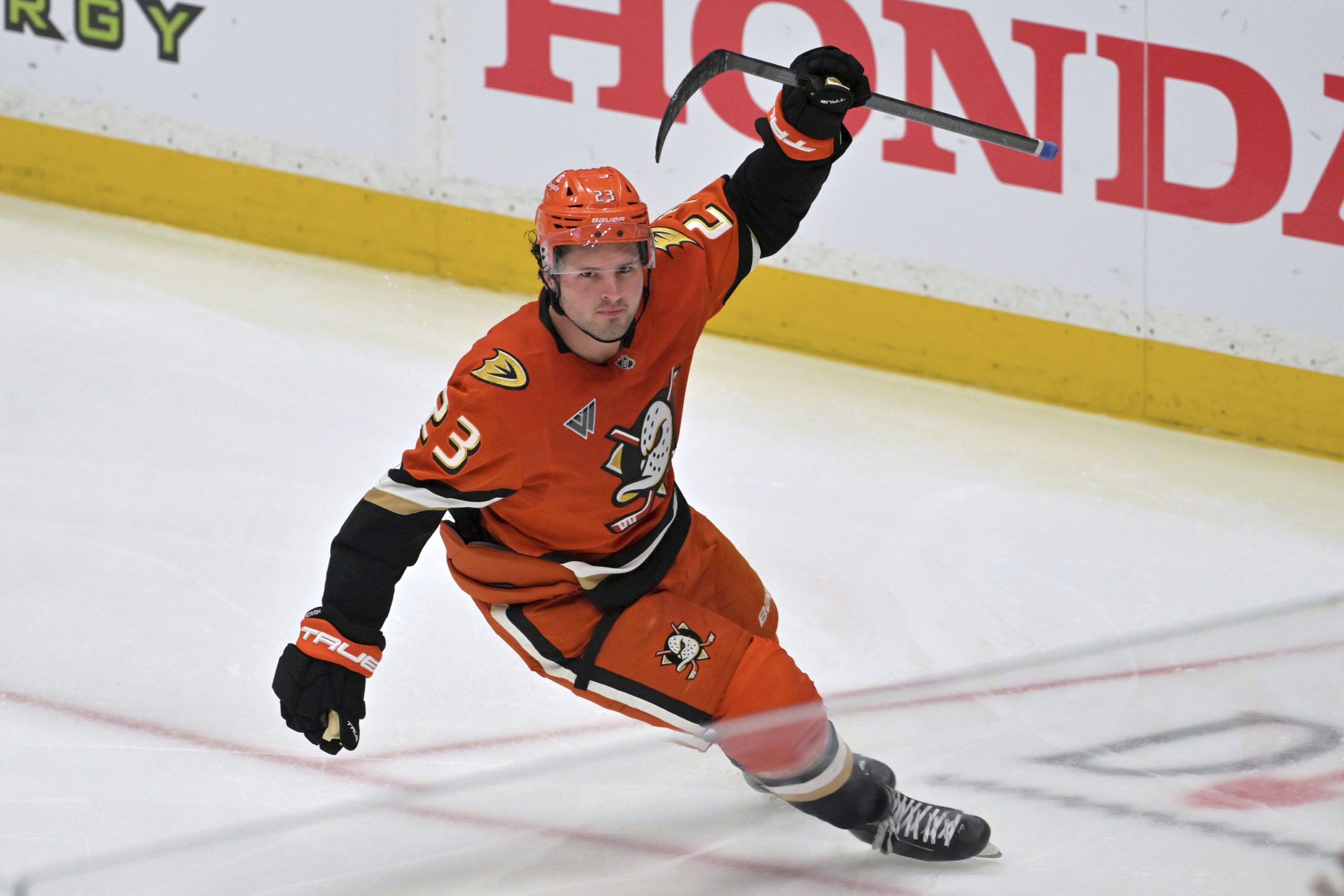 Ducks agree to 6-year deal with holdout center Mason McTavish, AP source says