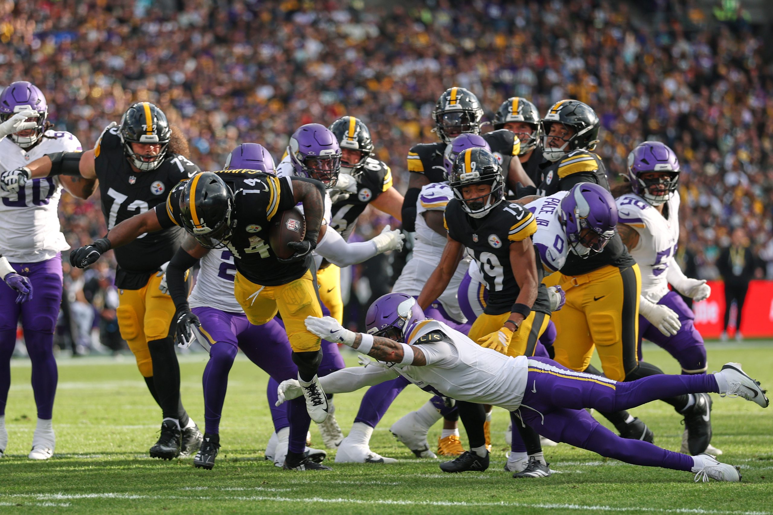 Steelers hold on for 24-21 win over Vikings in NFL’s first regular-season game in Ireland