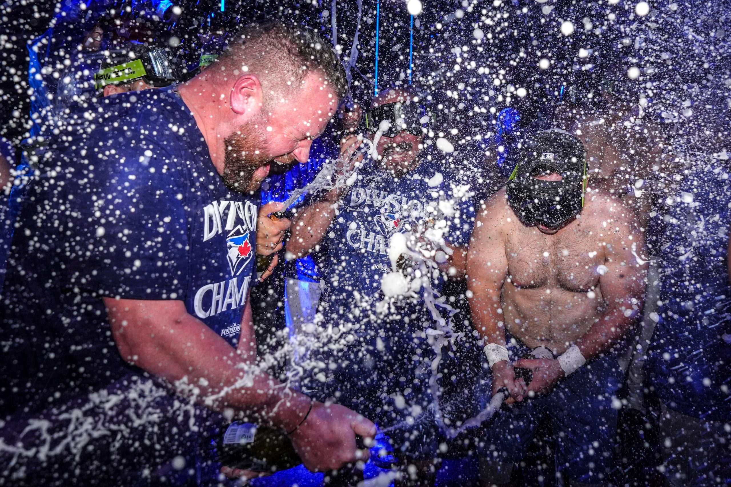 Blue Jays cap turnaround from worst to first by holding off Yankees to win 7th AL East crown
