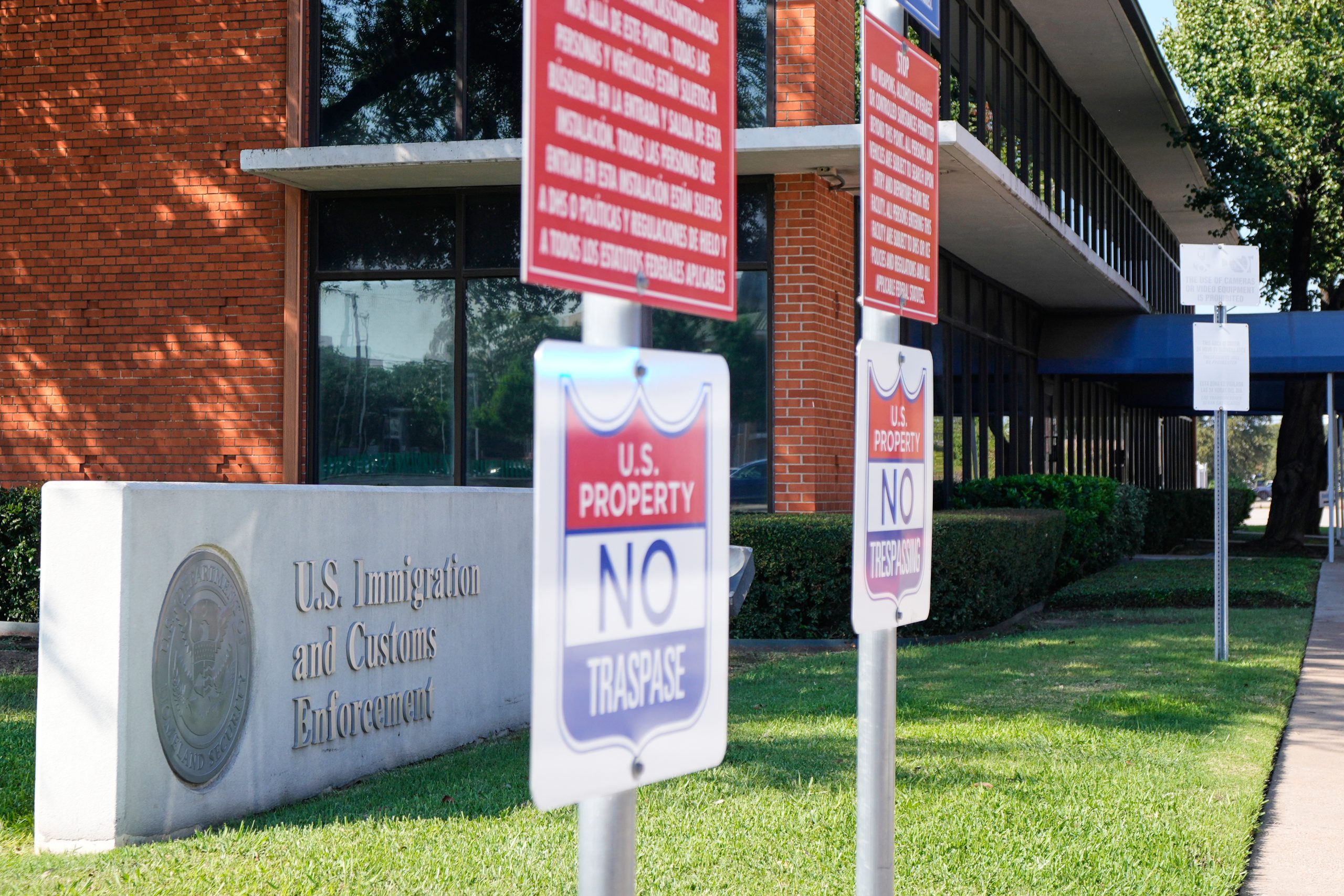 Detainee killed in shooting at Dallas ICE facility identified as 37-year-old man from El Salvador