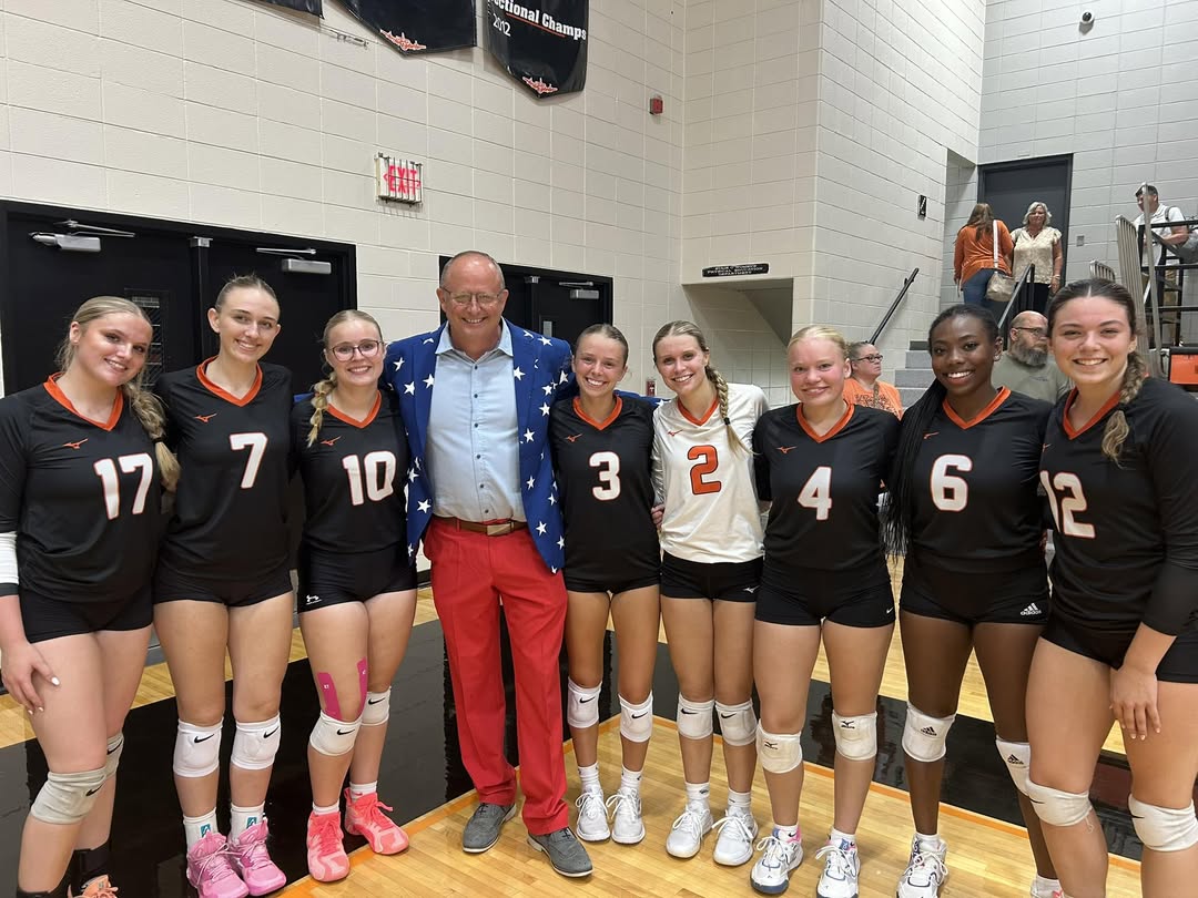 Bomber Volleyball swept Monmouth-Roseville tonight Sophomores 27-25, 25-23 and Varsity 25-17, 25-13. #OnceABomberAlwaysA…