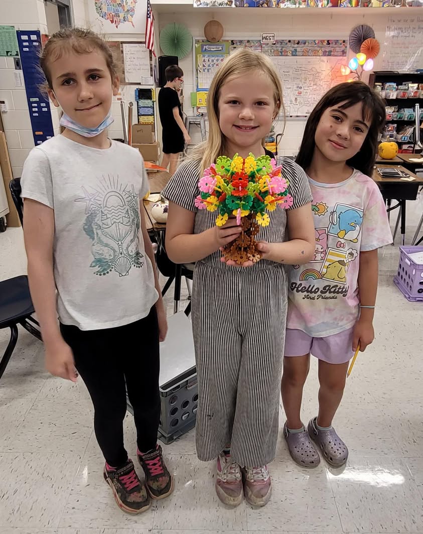 Students in Mrs. Ruebush’s class are showing their creativity during morning soft start! #wow #MAC185 #edisonbombers #4t…