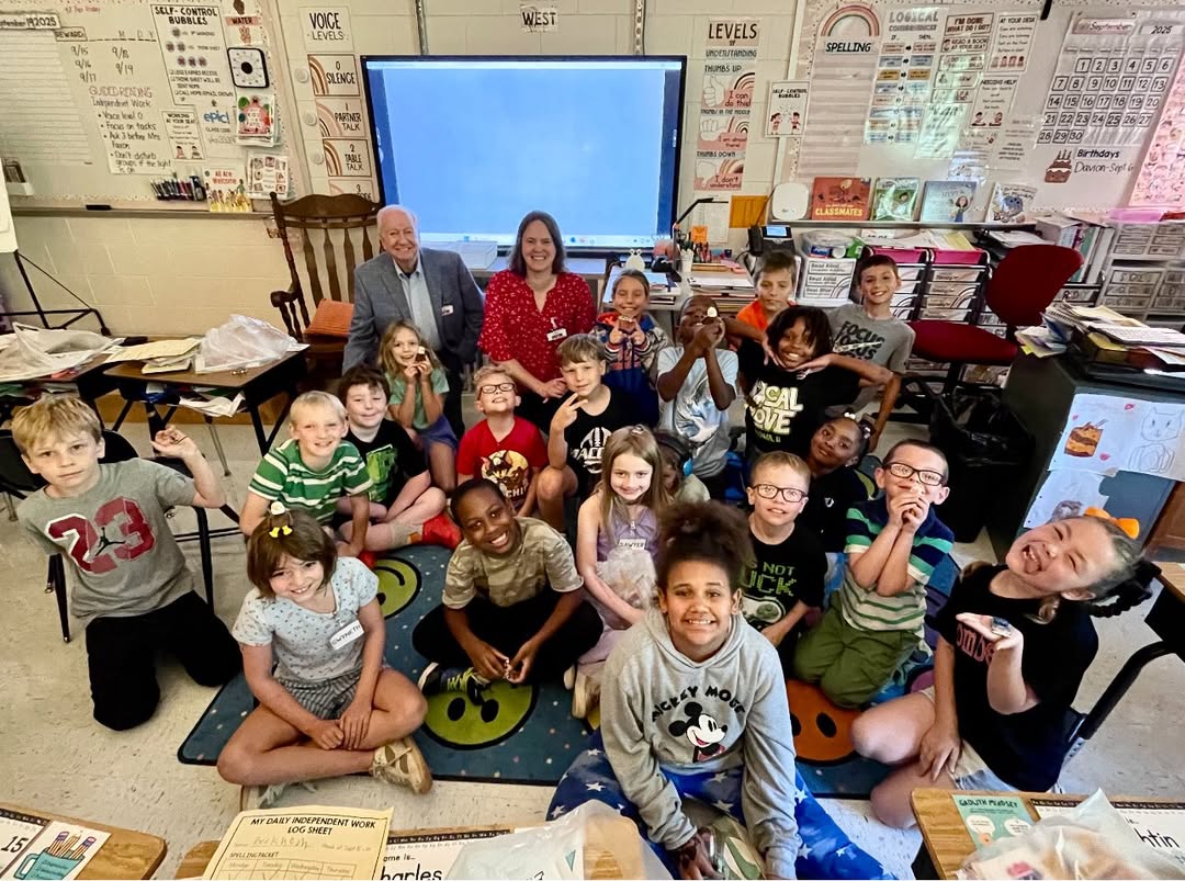 The Great Rivers Country Tourism of Illinois visited Mrs. Faxon’s classroom today! Students had a wonderful time learnin…