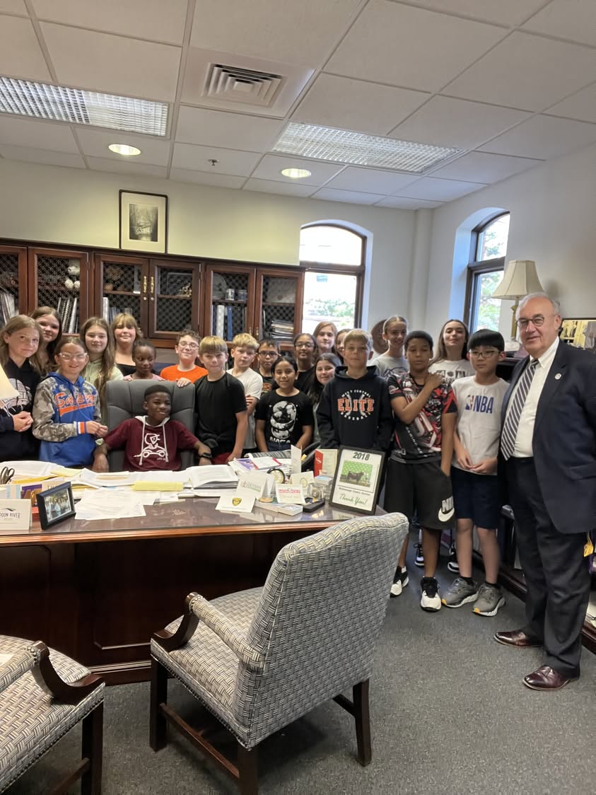 Mrs.Slater’s 6th grade class visiting City Hall and Mayor Inman on the historical fieldtrip today!  #MAC185  #MMS
