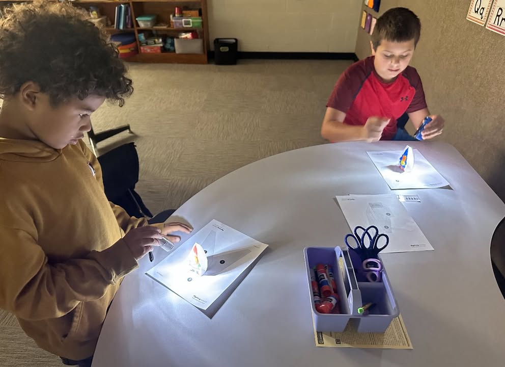 Mrs. Hardy’s class learning about shadows in Science. #MAC185 #edisonbombers #cool